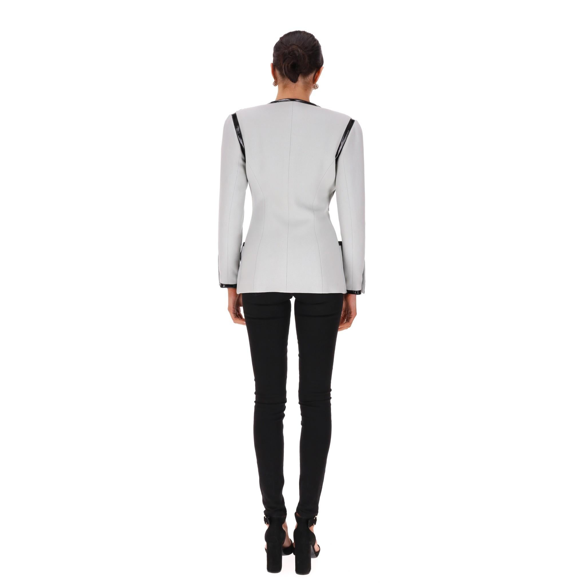 Chanel Boutique Vintage Veste en laine avec bordure en cuir Bon état - En vente à London, GB