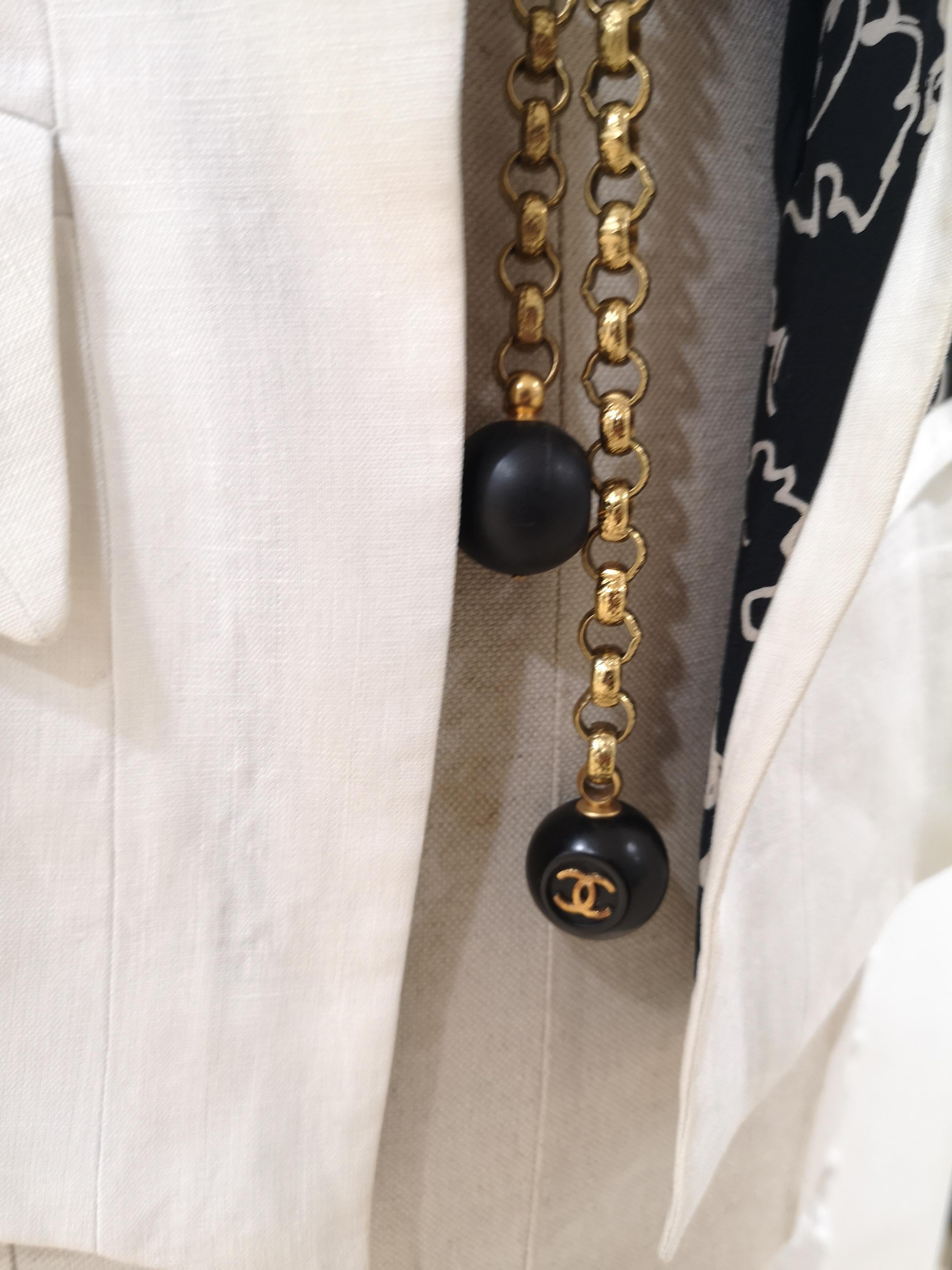 Chanel Boutique white and black linen gold chain jacket In Good Condition For Sale In Capri, IT