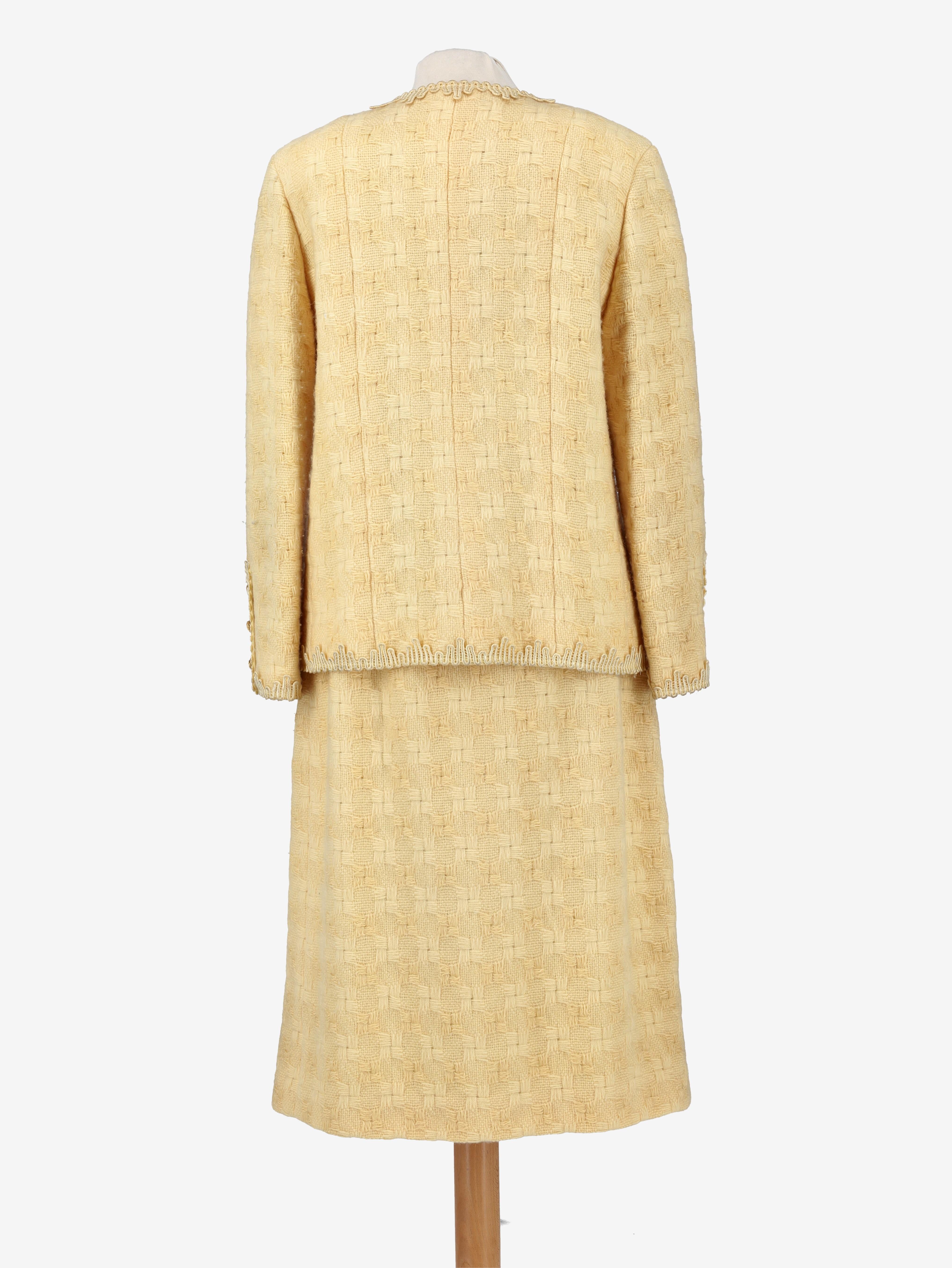 Chanel Boutique Yellow Wool Suit in vendita 1