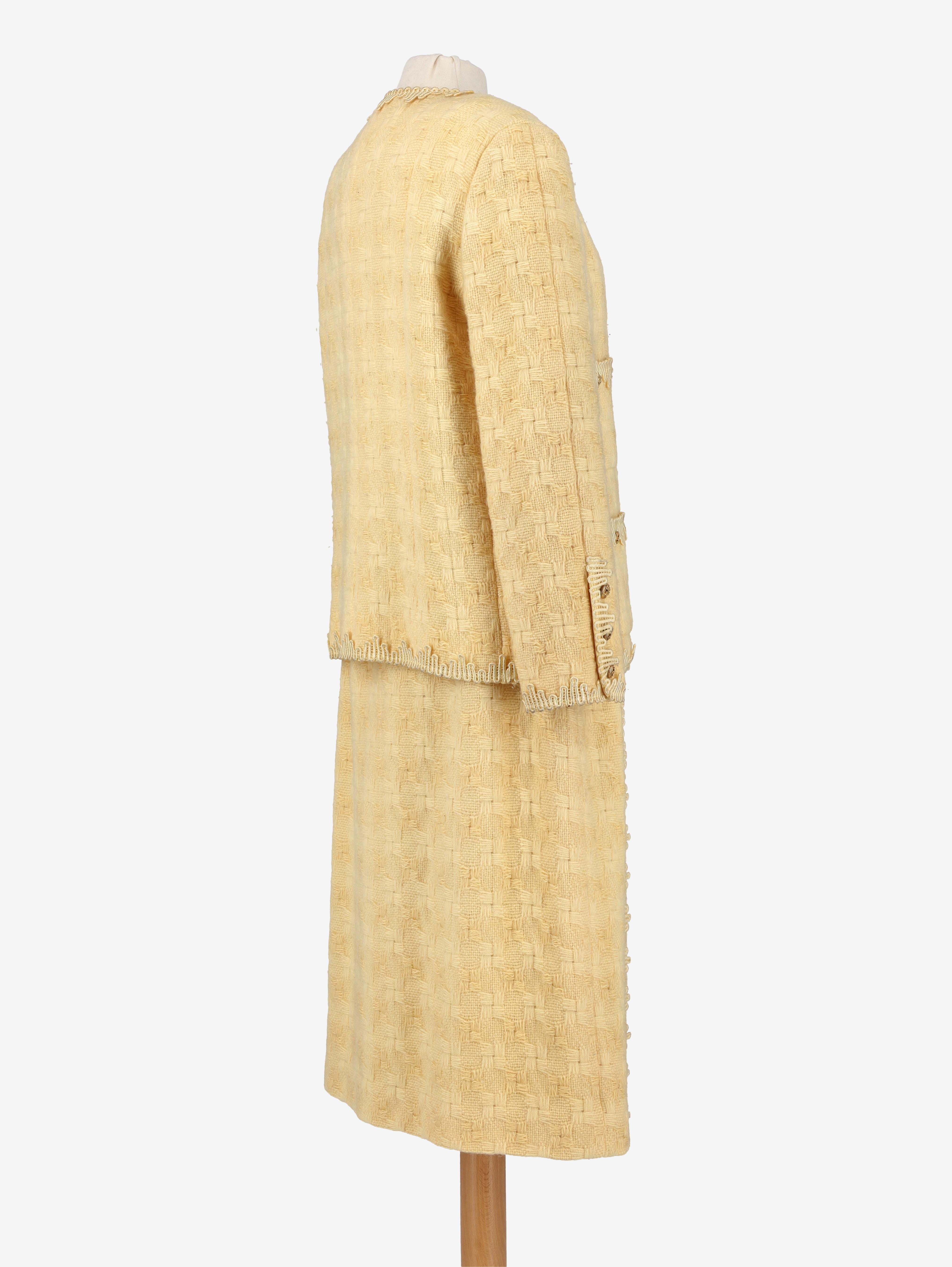 Chanel Boutique Yellow Wool Suit in vendita 2