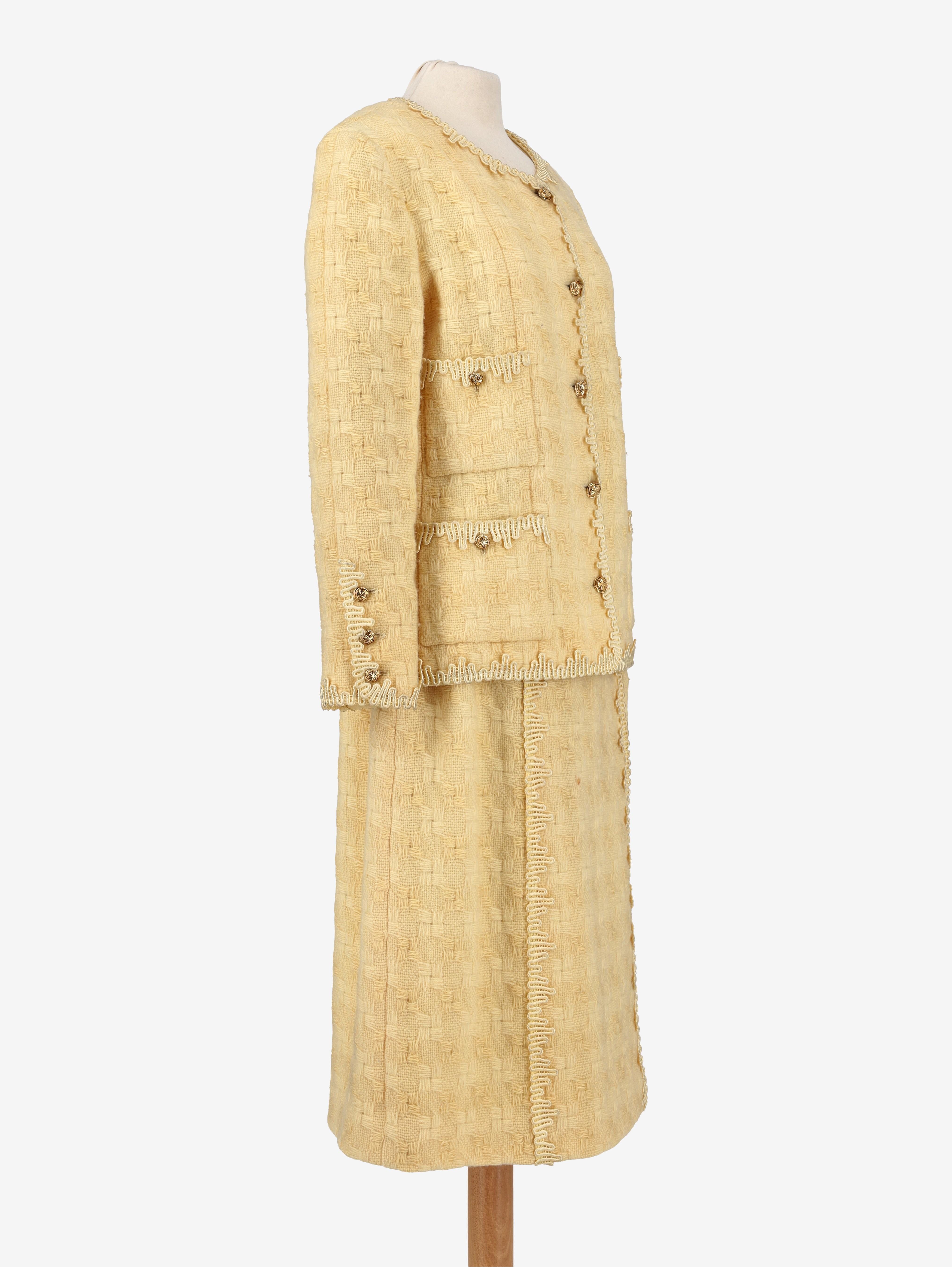 Chanel Boutique Yellow Wool Suit in vendita 3