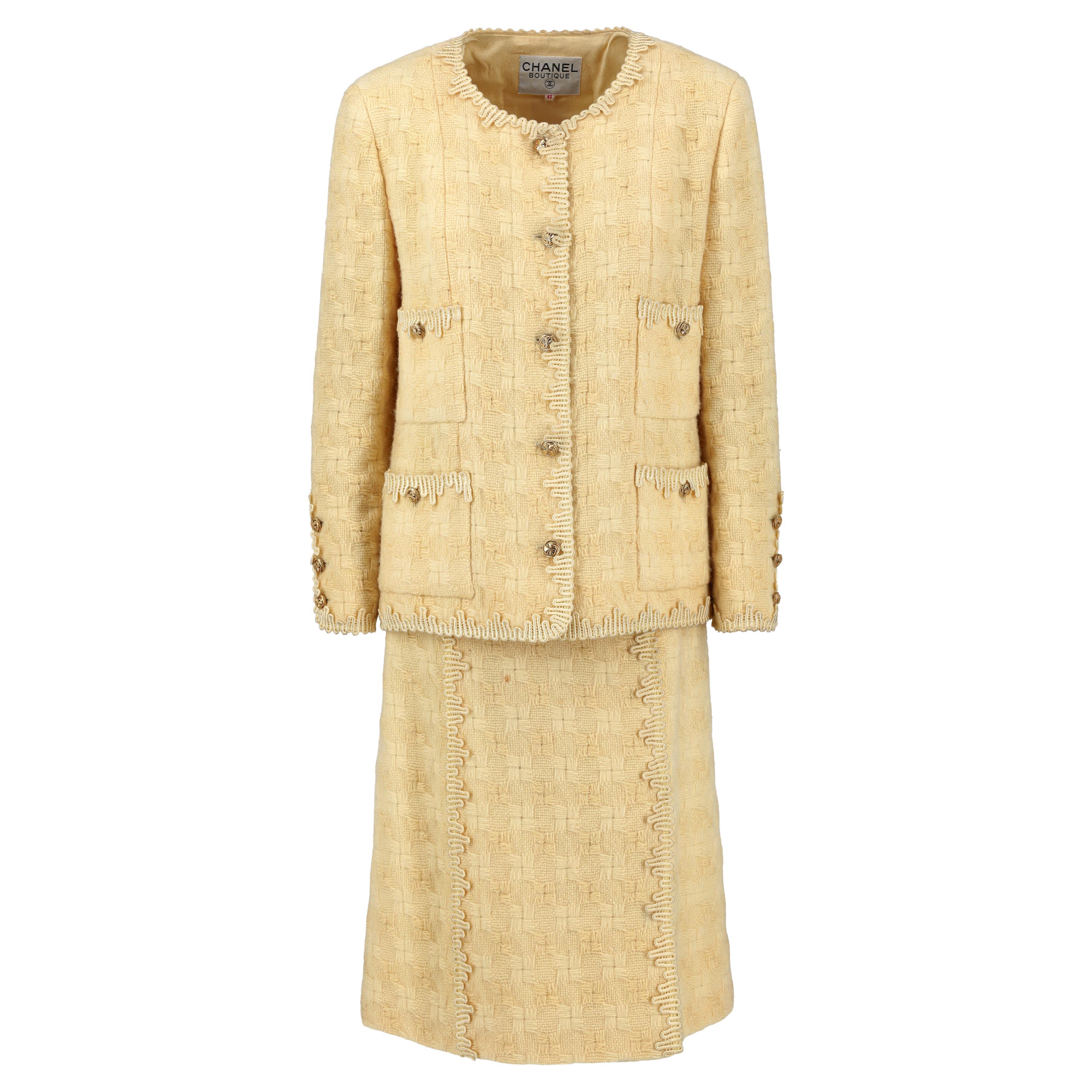 Chanel Boutique Yellow Wool Suit in vendita