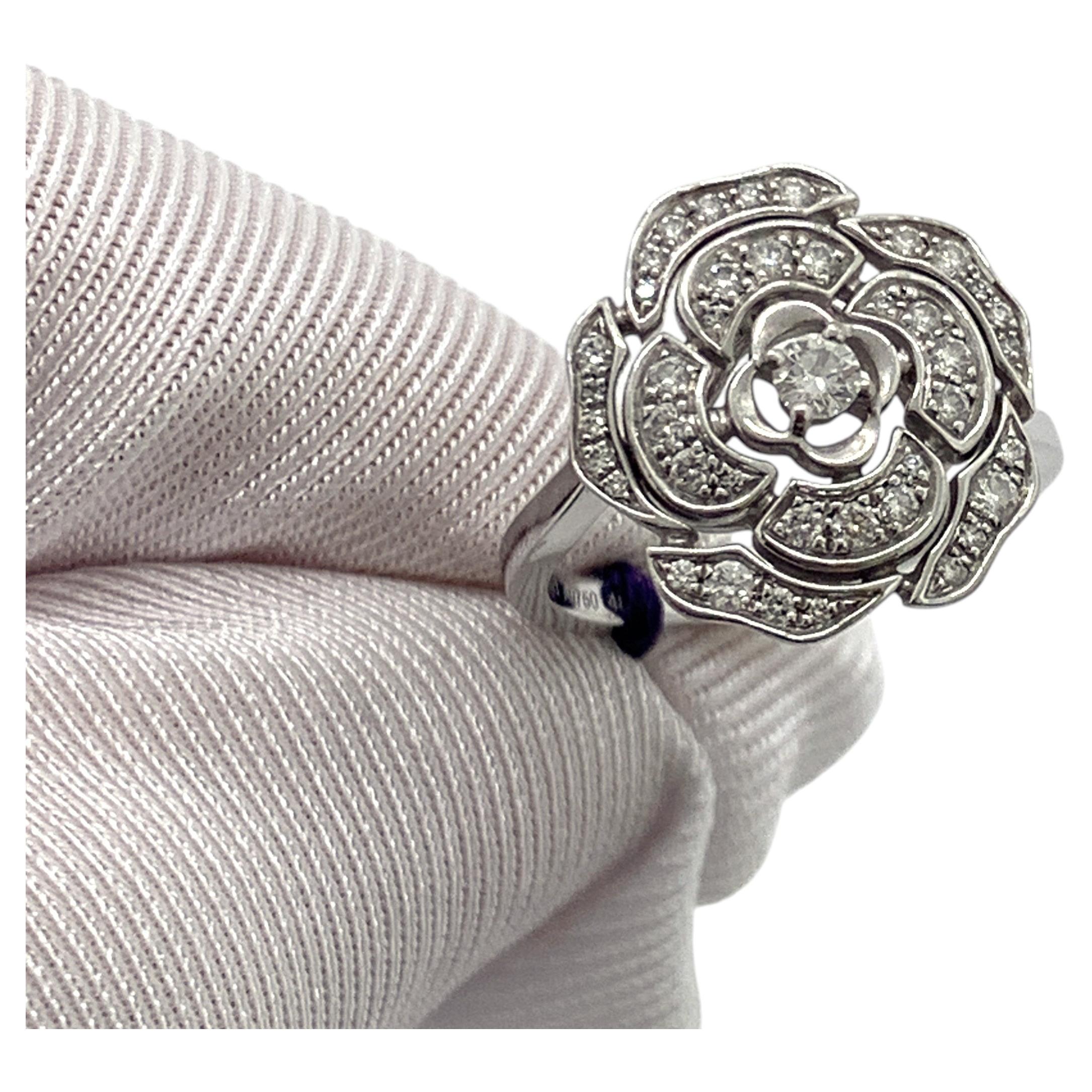 Chanel Bouton de Camelia Diamantring aus 18 Karat Weißgold mit Blumenmuster, Feingehalt 850