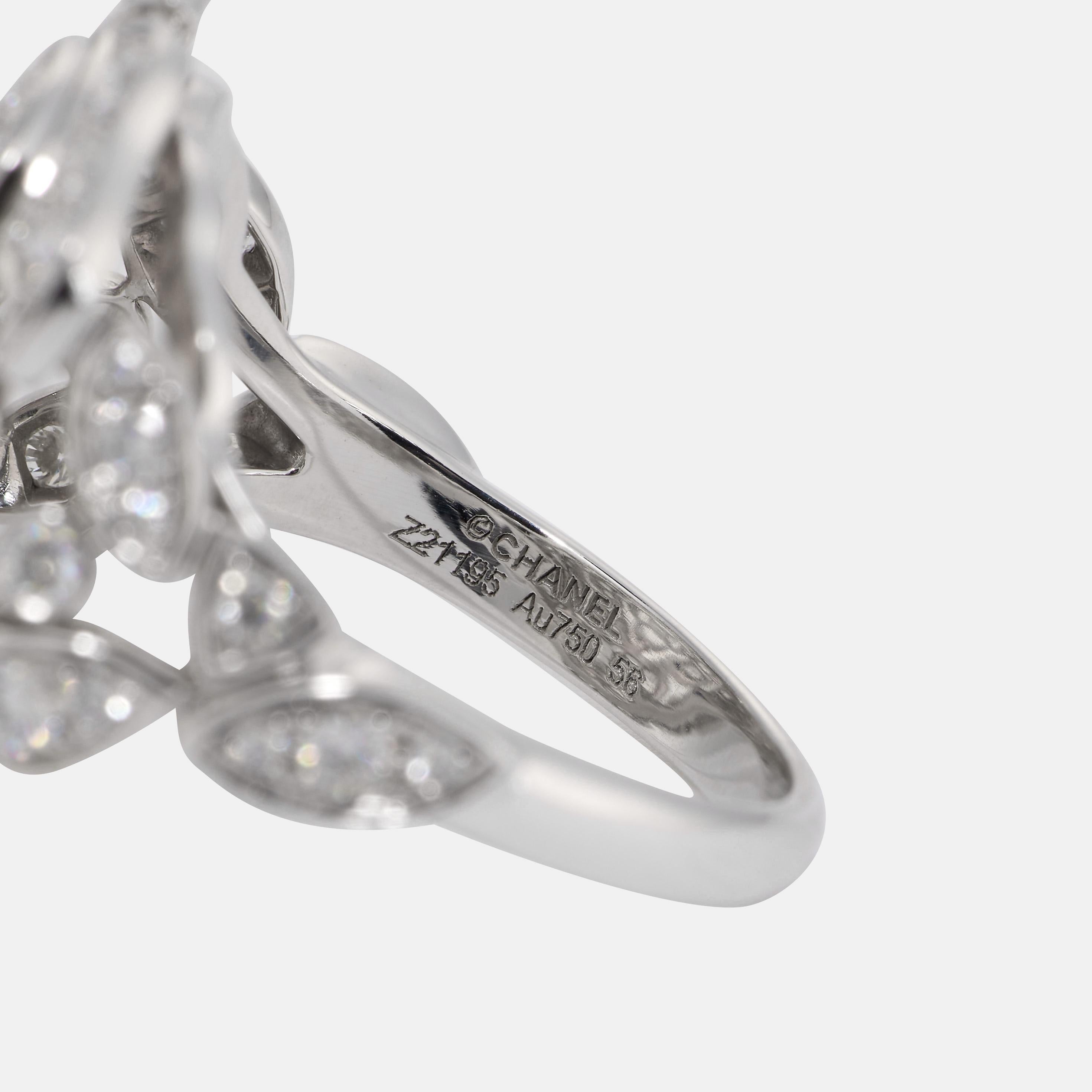 Donna Chanel - Anello Bouton de Camelia in oro bianco e diamanti in vendita