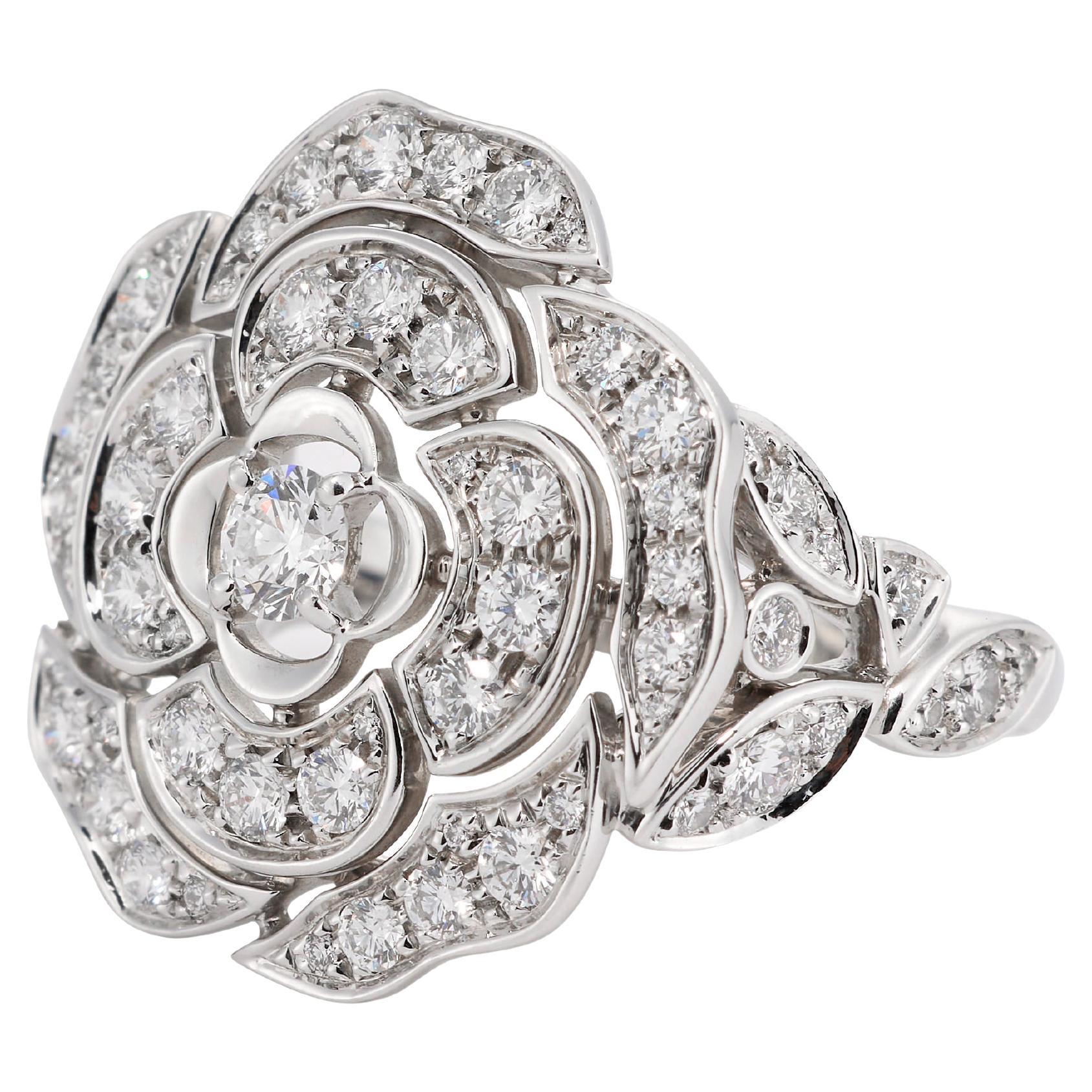 Chanel - Anello Bouton de Camelia in oro bianco e diamanti