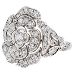 Chanel - Anello Bouton de Camelia in oro bianco e diamanti