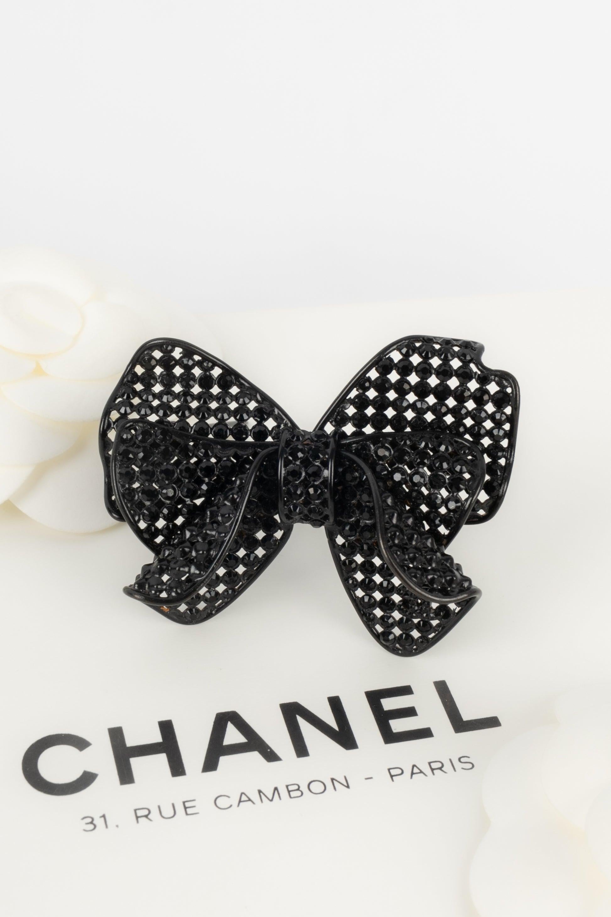 Chanel Bow Brooch in Black Metal with Black Rhinestones, 2009 For Sale 1