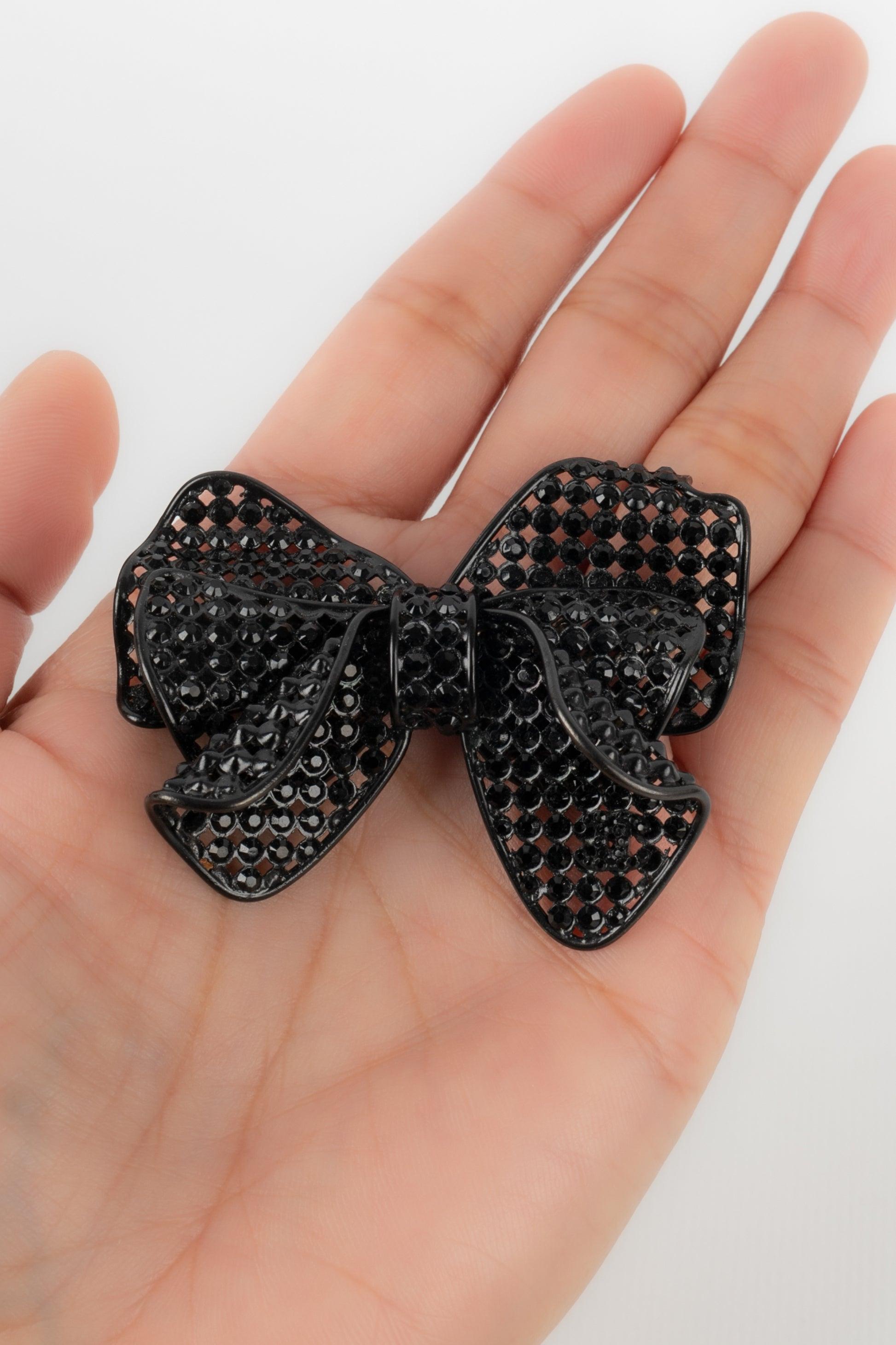 Chanel Bow Brooch in Black Metal with Black Rhinestones, 2009 For Sale 2