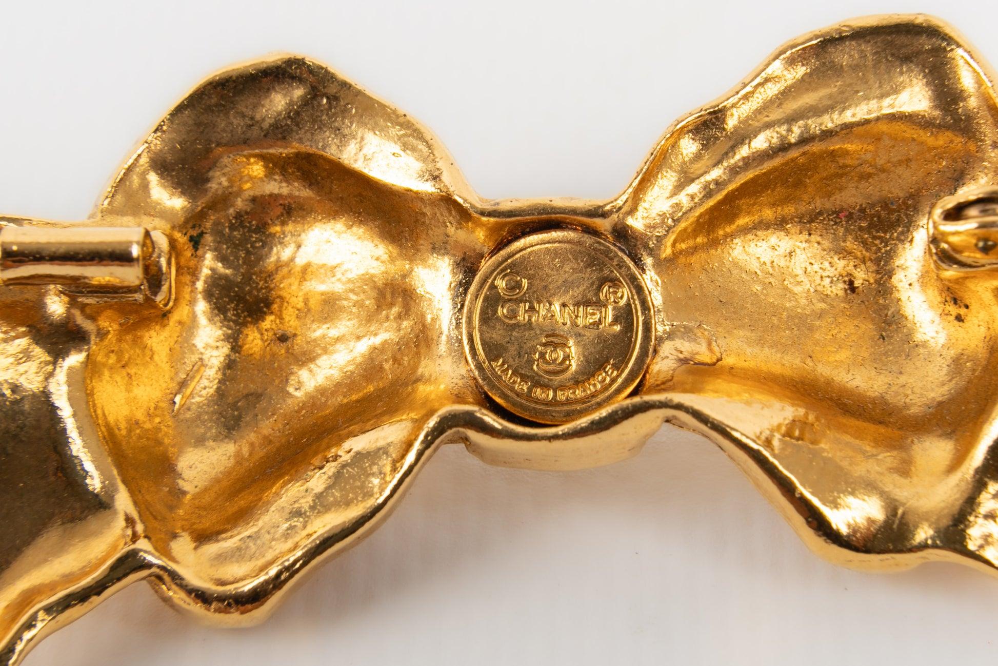 Women's Chanel Bow Brooch in Gold-Plated Metal Representing a Bow, 1990s For Sale