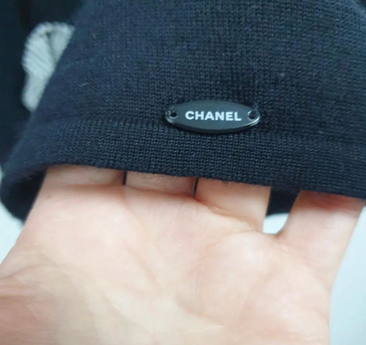 CHANEL Bow cashmere Silk Top In Good Condition For Sale In Krakow, PL