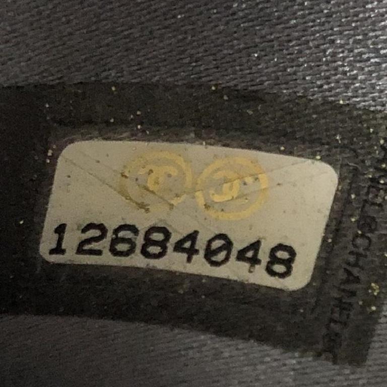 Chanel Bow Yen Brieftasche aus gealtertem Metallic-Leder mit geprägter Schleife 3