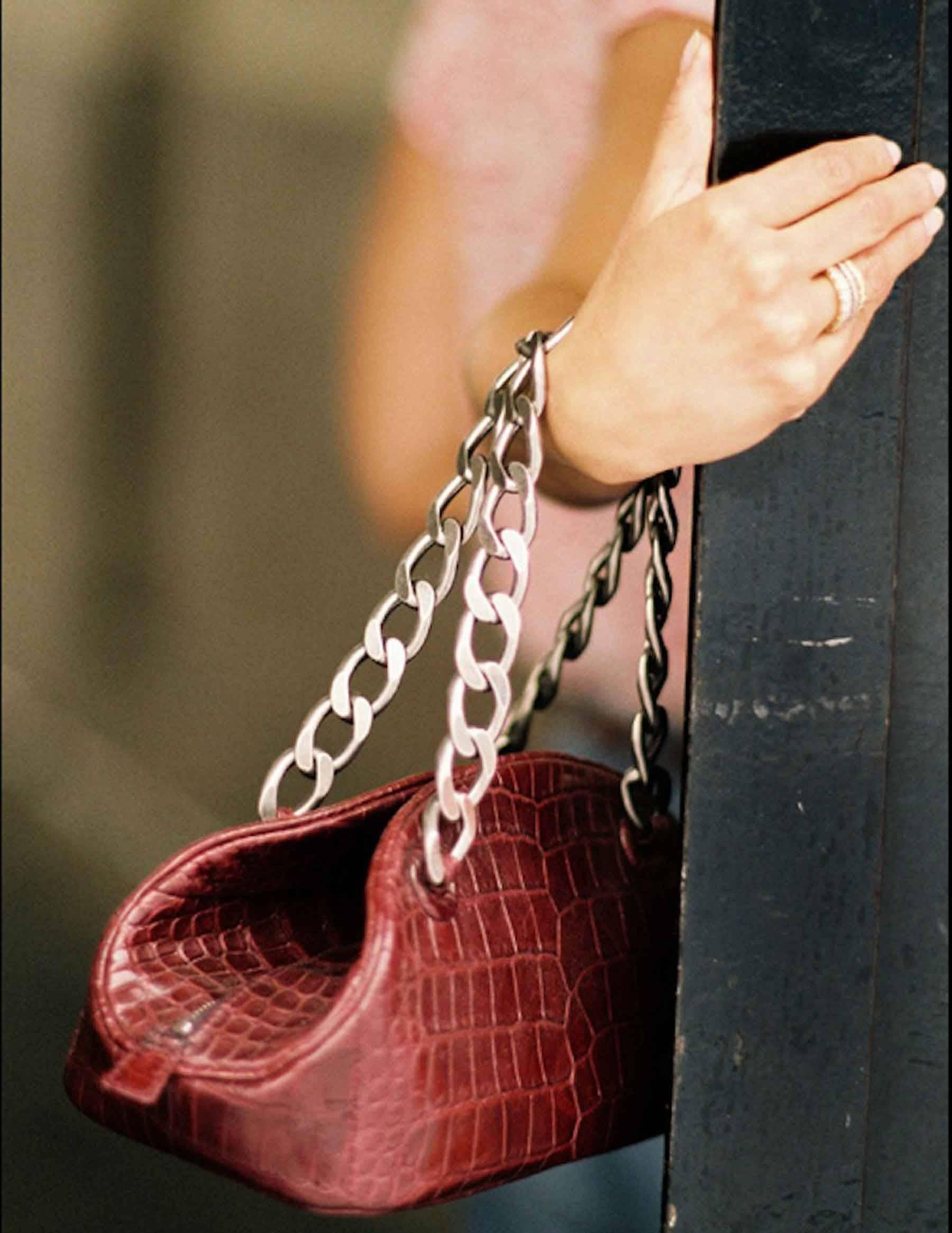 Sublime collector CHANEL bag, model 'Bowling' from the Famous Collection Paris / New York in bordeaux crocodile leather. 
Aged silver plated hardware, aged silver plated closure, handles silver chains: 40cm
Burgundy leather interior, 1 inside