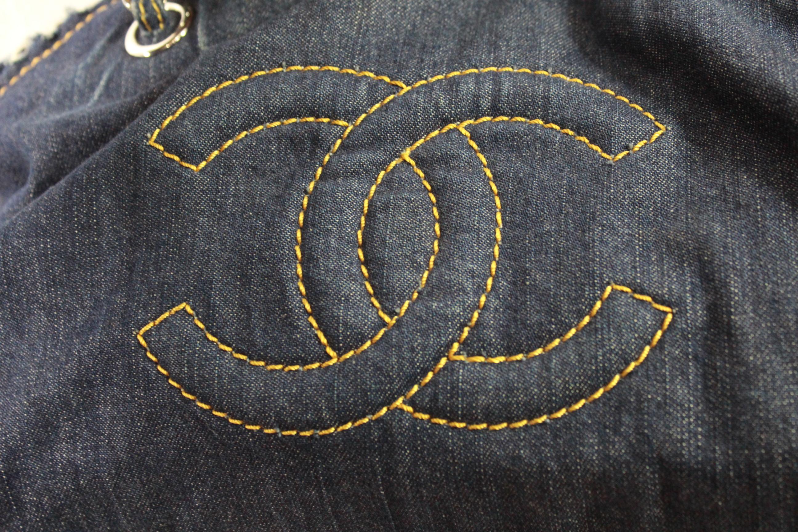 Chanel Bowling Jean Denim Bag with Chains In Good Condition In Paris, FR