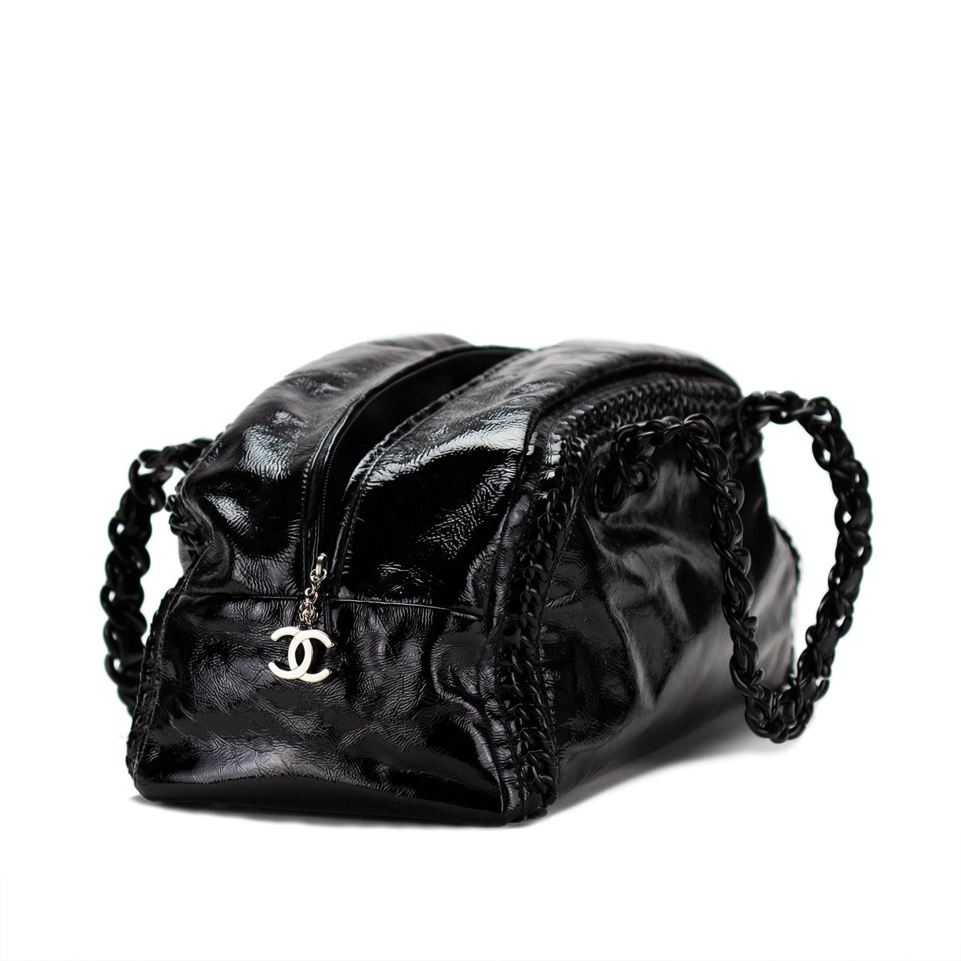 Chanel 2008 Bowling XL Satchel Resin Handle Duffel Tote Patent Leather Weekend Unisexe en vente