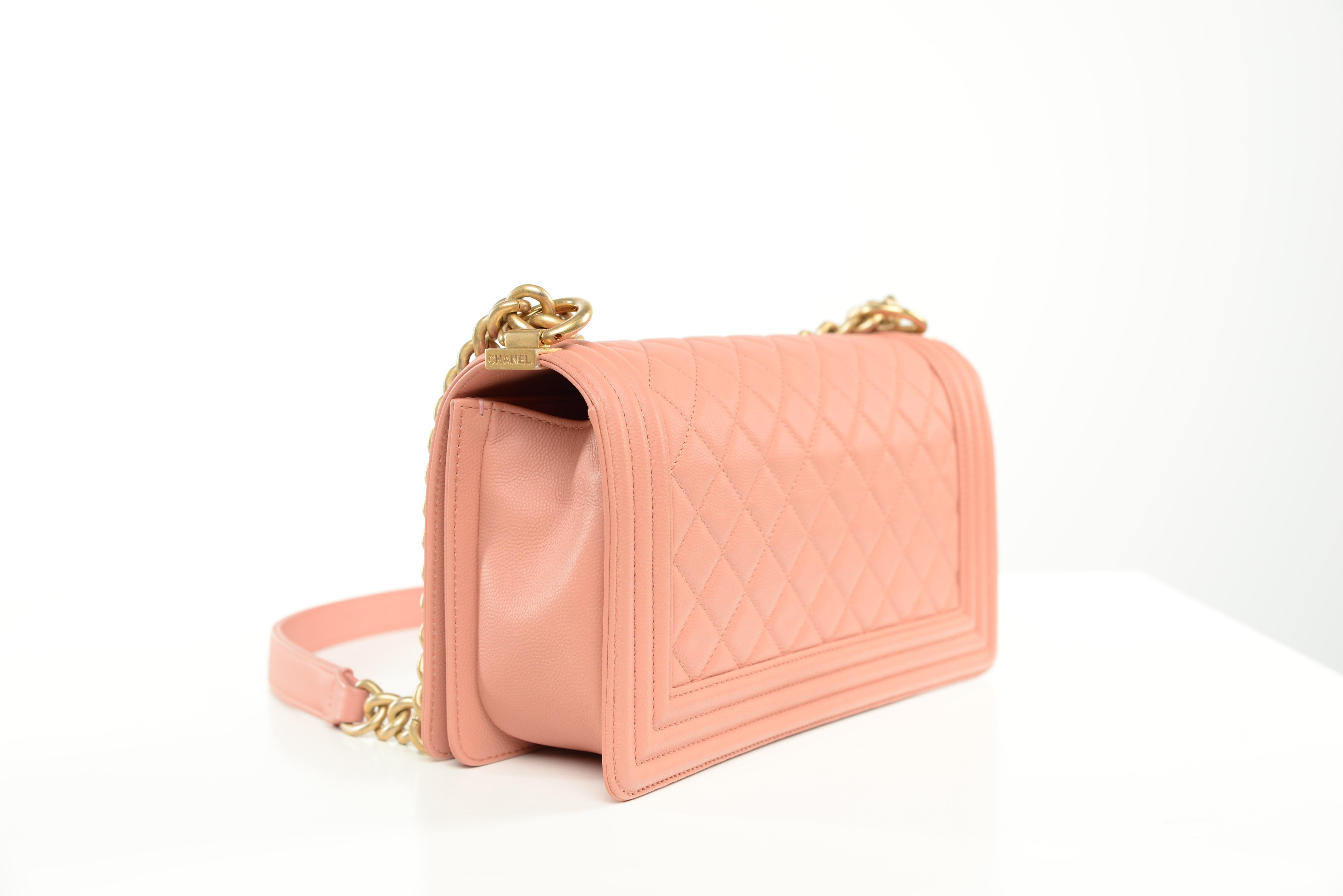 Chanel Boy Bag Medium Pink Lambksin Full-Set In Good Condition In Roosendaal, NL