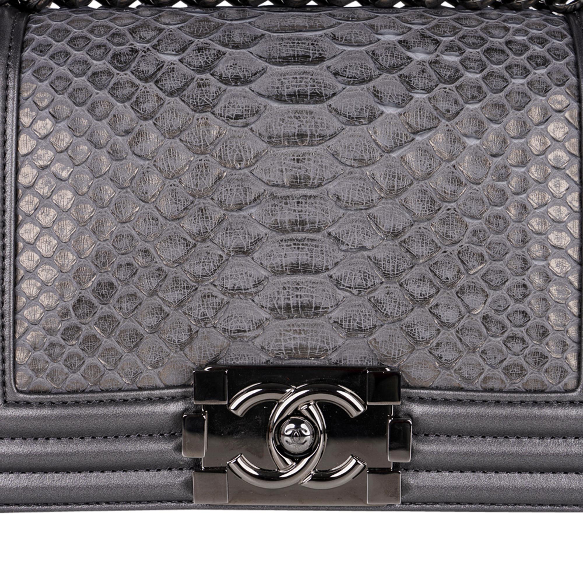 Guaranteed authentic signature Chanel medium Boy Bag featured in silver leather with python inset.
Ruthenium Lego Brick lock.
Signature coarse Gourmette chain link handle with padded shoulder strap.
Strap can be worn long as a crossbody, or doubled