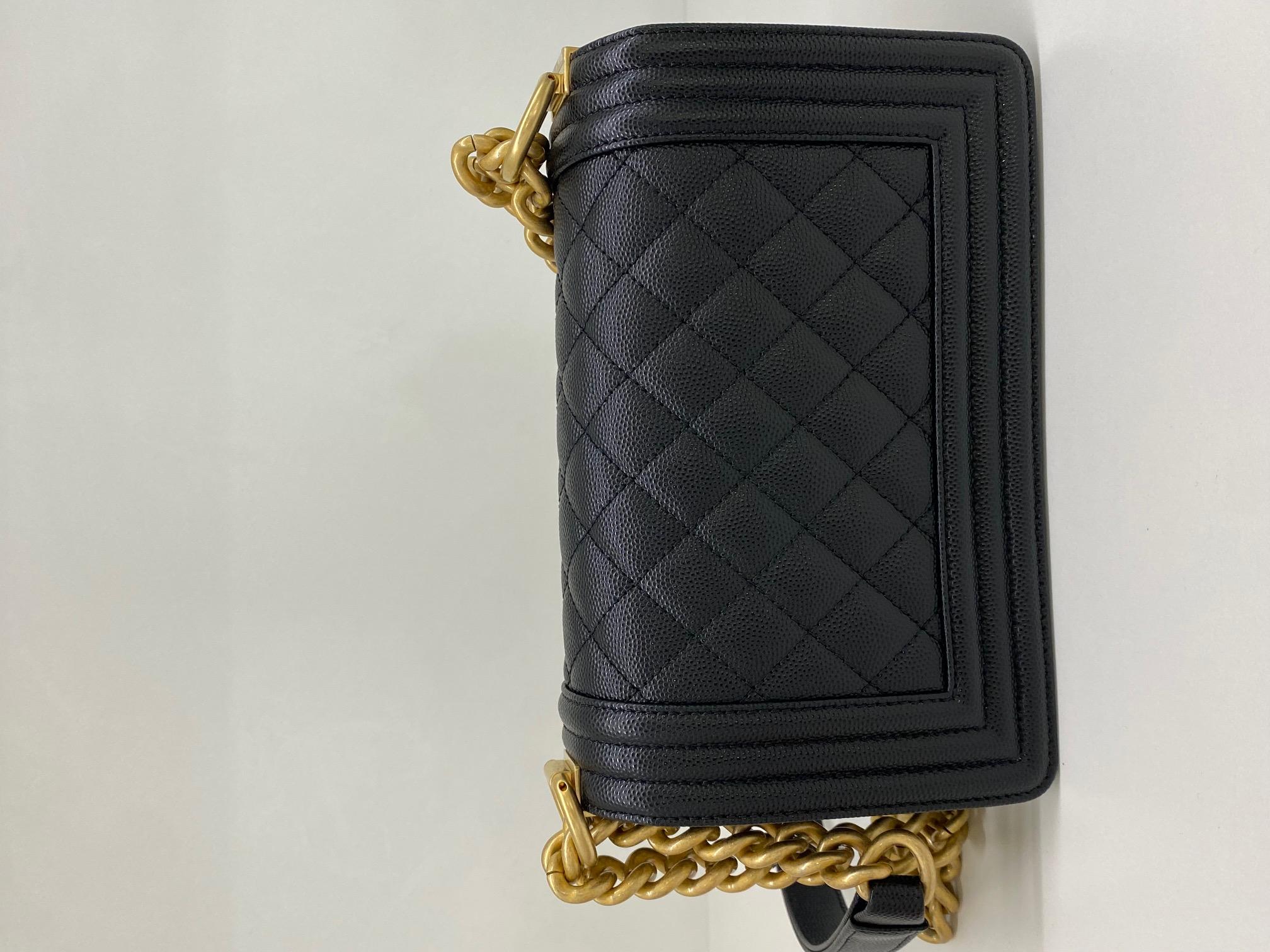 Chanel Boy Bag Small Black GHW In Excellent Condition For Sale In Double Bay, AU