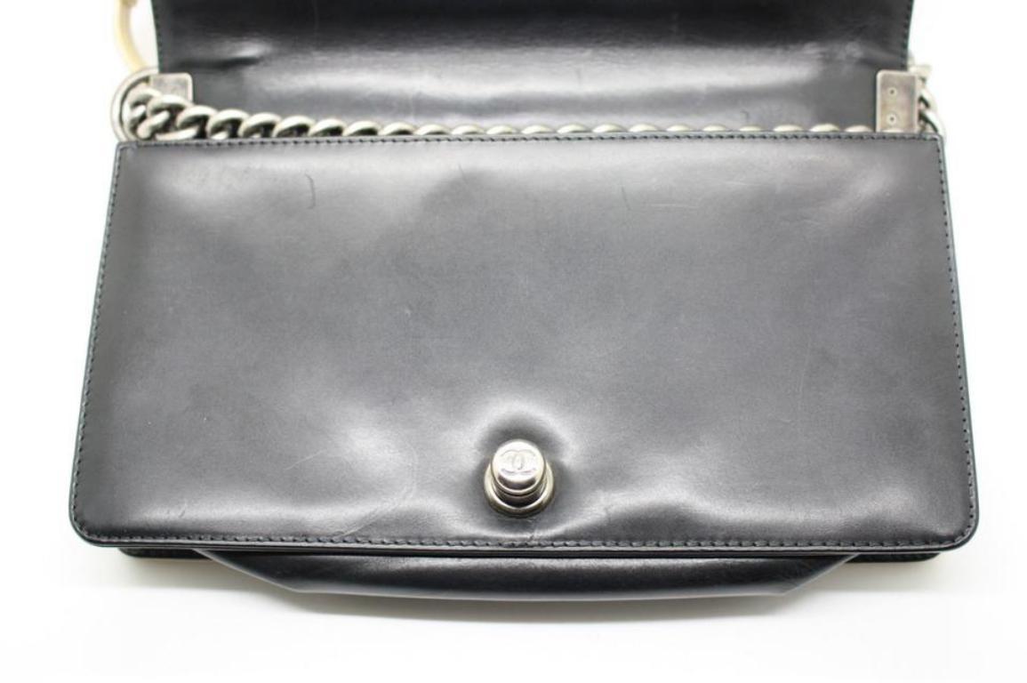 Chanel Boy Bicolor Le 131255 Black/White Leather Shoulder Bag For Sale 2
