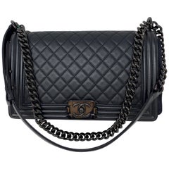 Chanel Junge schwarz auf schwarzer Tasche