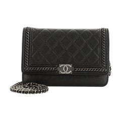Chanel Boy Chain Around Wallet on Chain Gestepptes gealtertes Kalbsleder mit Kettendetail Chanel Boy Chain Around Wallet on Chain Gestepptes gealtertes Kalbsleder mit Kettendetail