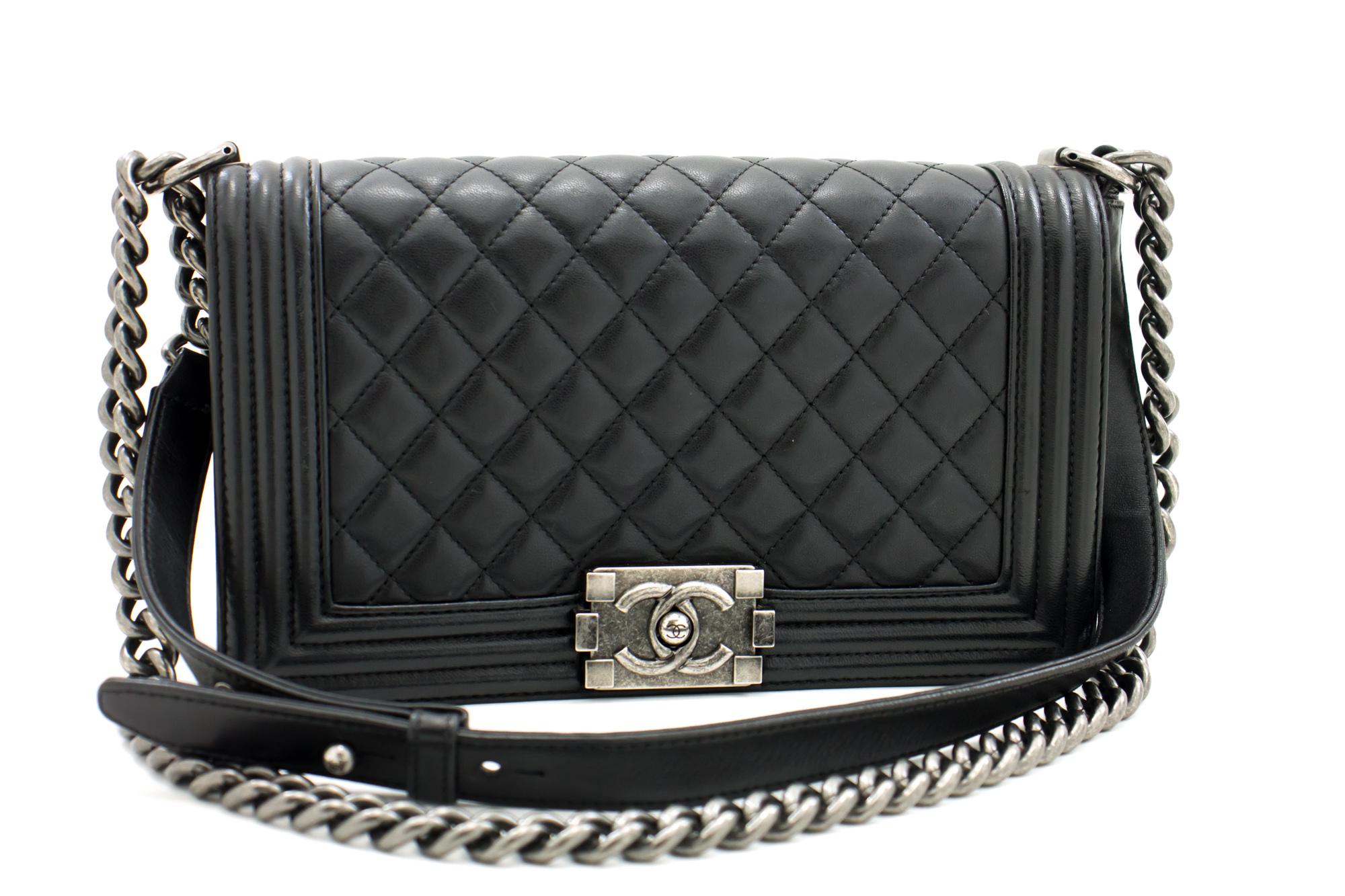 An authentic CHANEL Boy Chain Shoulder Bag Black Quilted Flap Calfskin Leather. The color is Black. The outside material is Leather. The pattern is Solid. This item is Contemporary. The year of manufacture would be 2016.
Conditions & Ratings
Outside