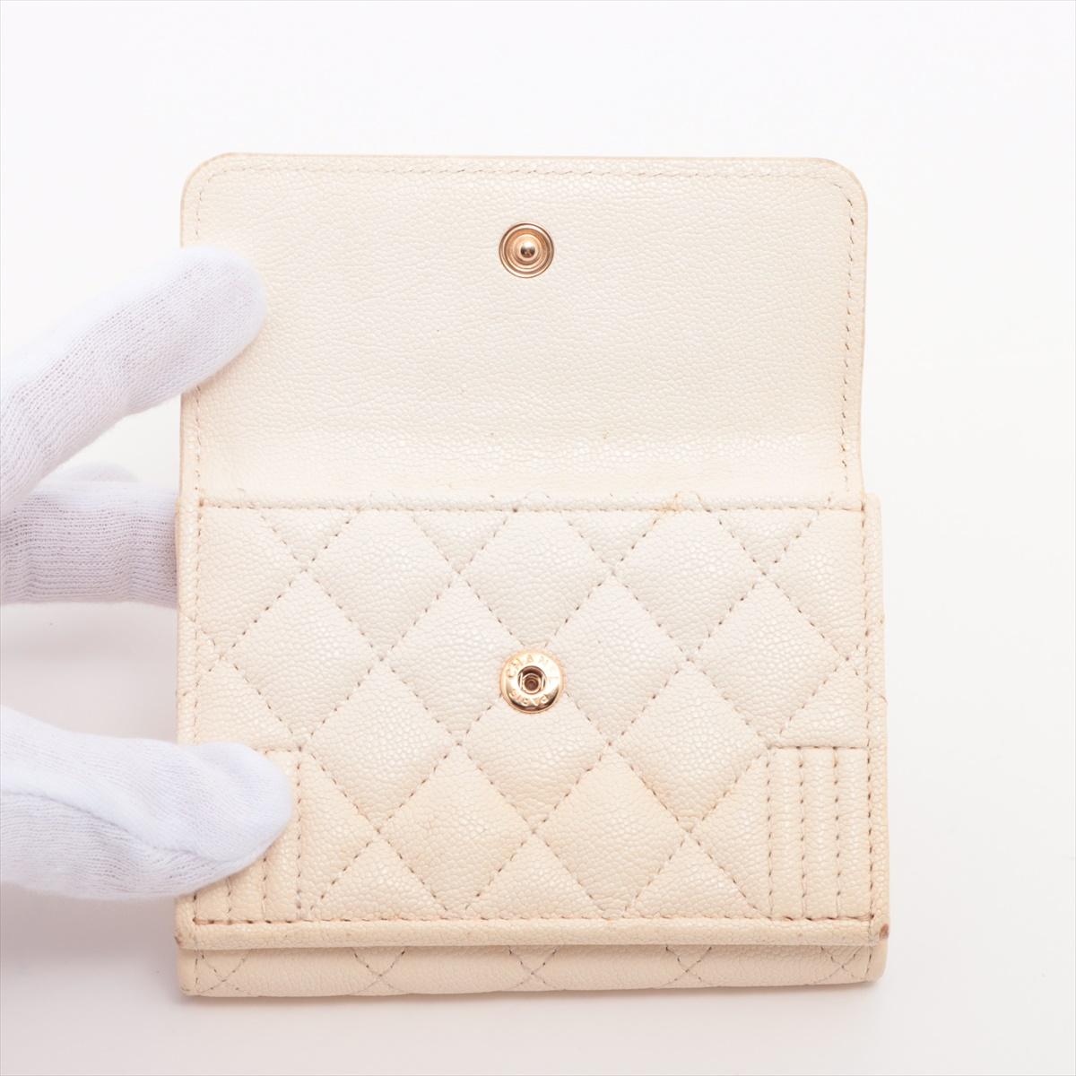 Chanel Boy Chanel Caviar Skin Compact Wallet Ivory In Good Condition For Sale In Humacao, PR