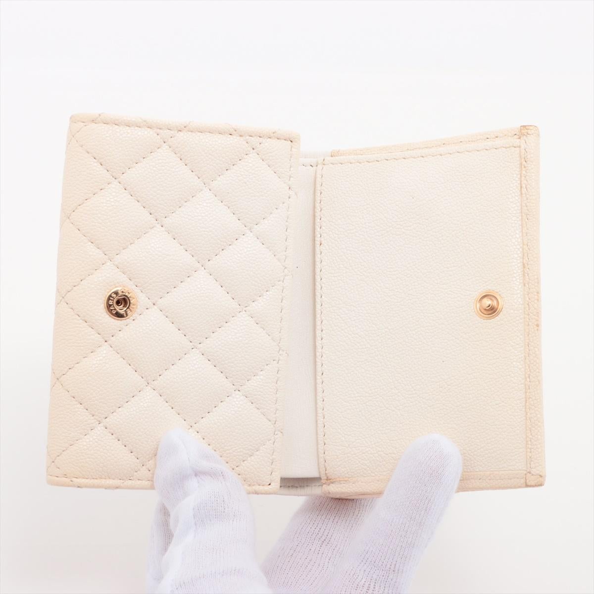 Women's Chanel Boy Chanel Caviar Skin Compact Wallet Ivory For Sale