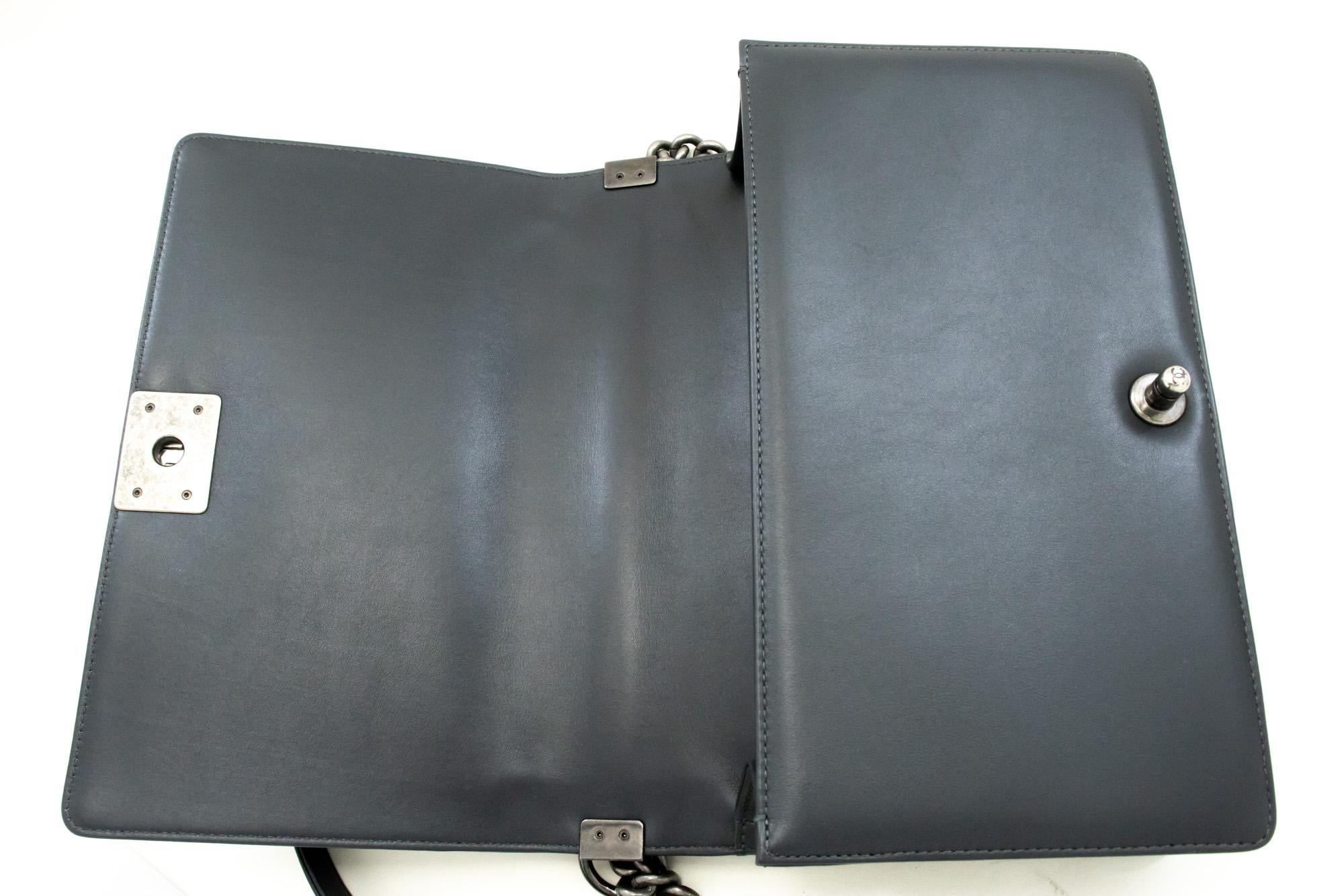 CHANEL Boy Dark Gray V-Stitch Chain Shoulder Bag Flap Quilted For Sale 6