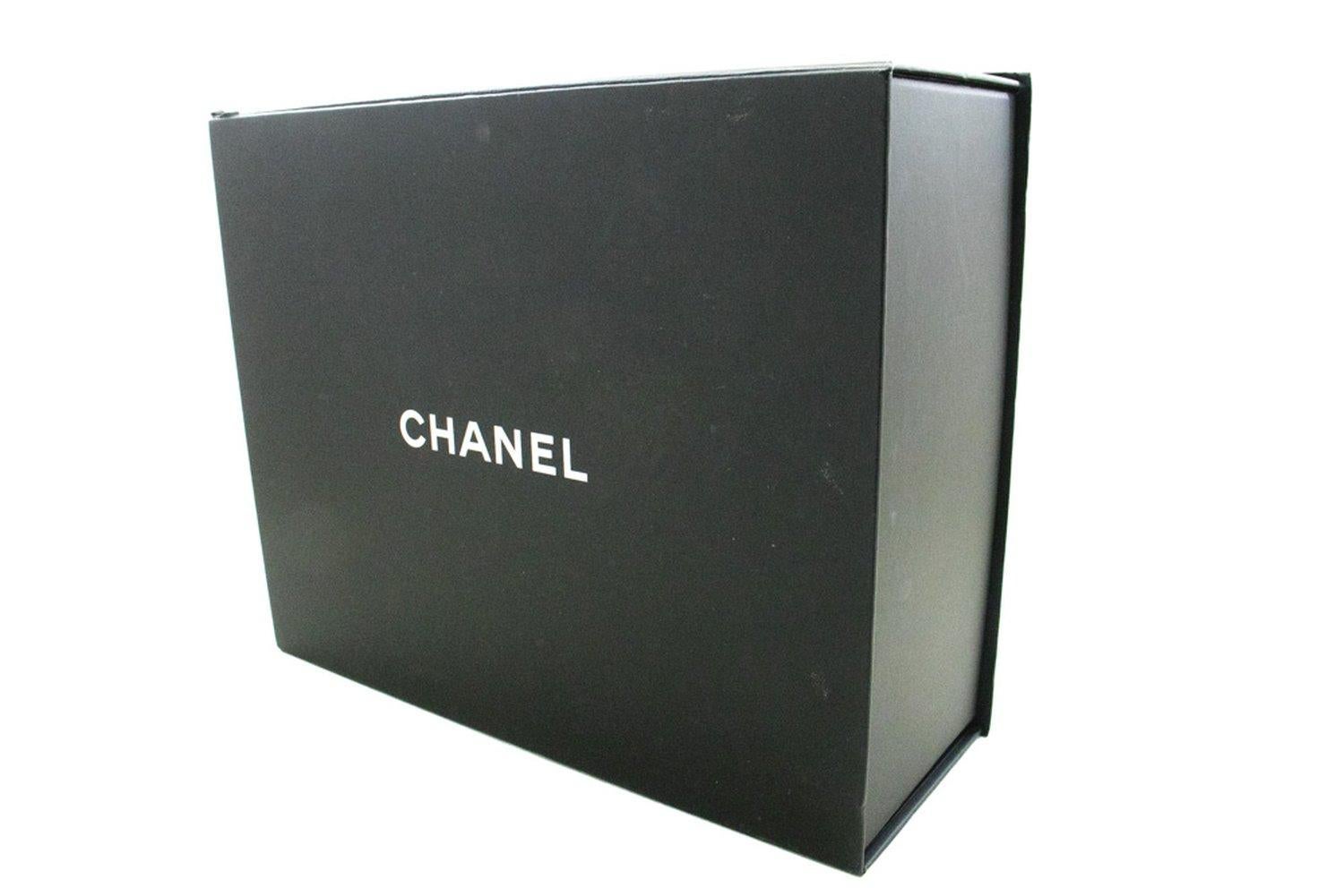 CHANEL Boy Dark Gray V-Stitch Chain Shoulder Bag Flap Quilted For Sale 10