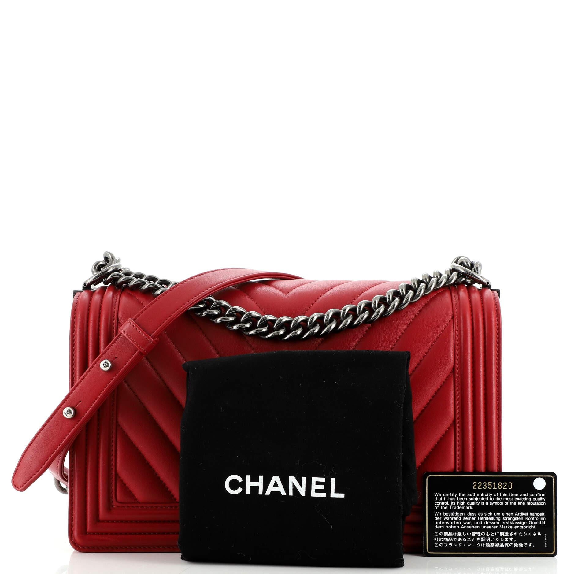 Chanel Boy Flap Bag Chevron Calfskin New Medium at 1stDibs chanel boy