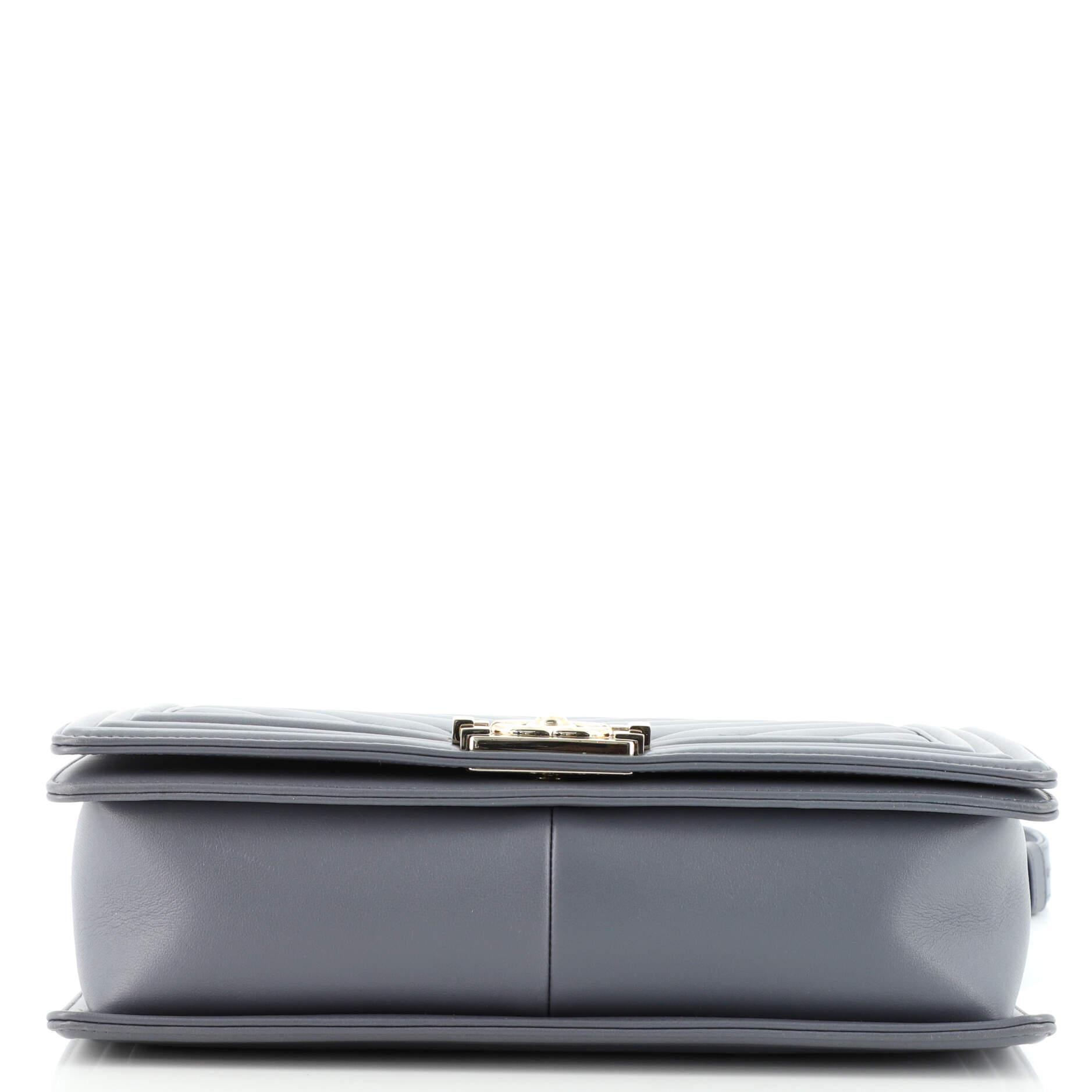 chanel boy bag caviar gold hardware