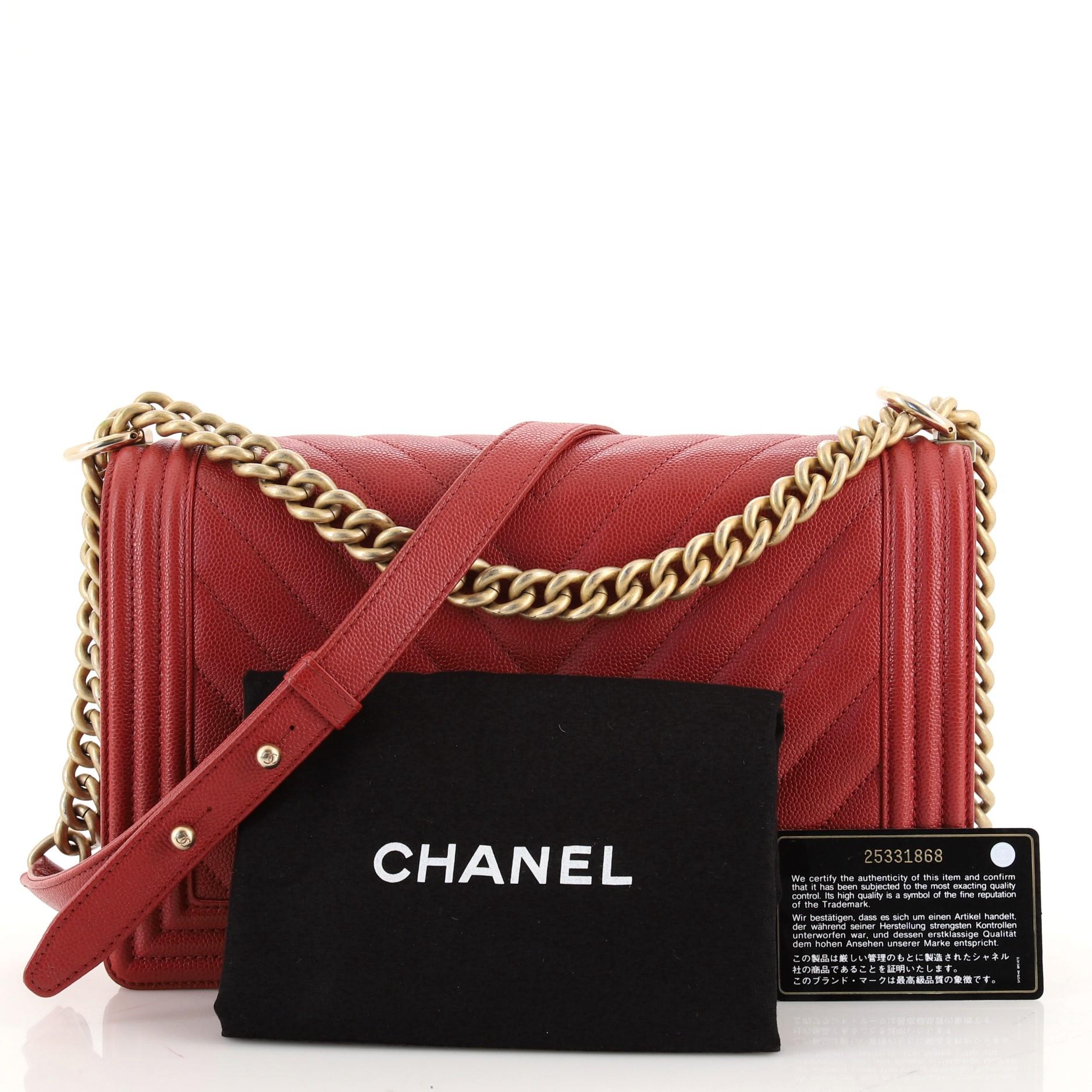 chanel boy bolsa red interior