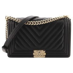Chanel Boy Klappentasche aus Chevron-Lammfell Neu Medium