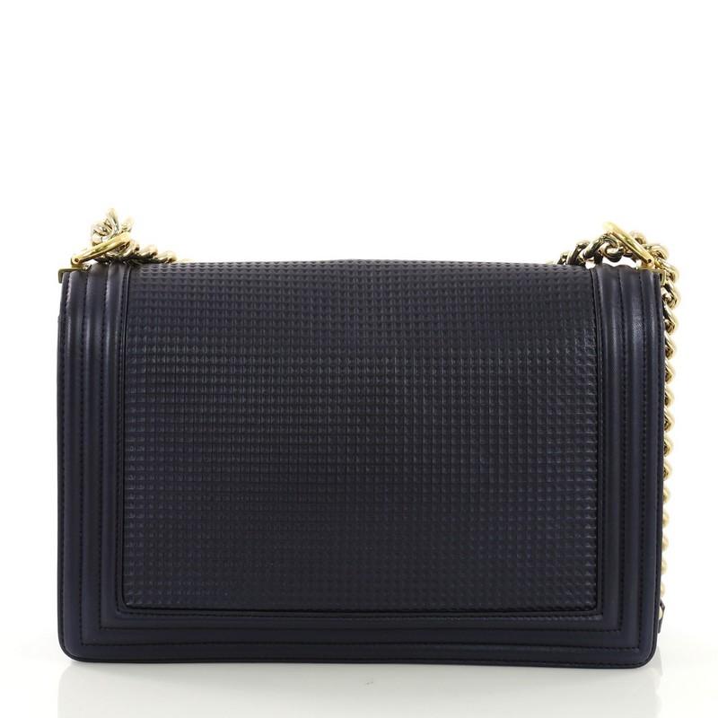 Chanel Boy Flap Bag Cube Embossed Lambskin New Medium im Zustand „Hervorragend“ in NY, NY