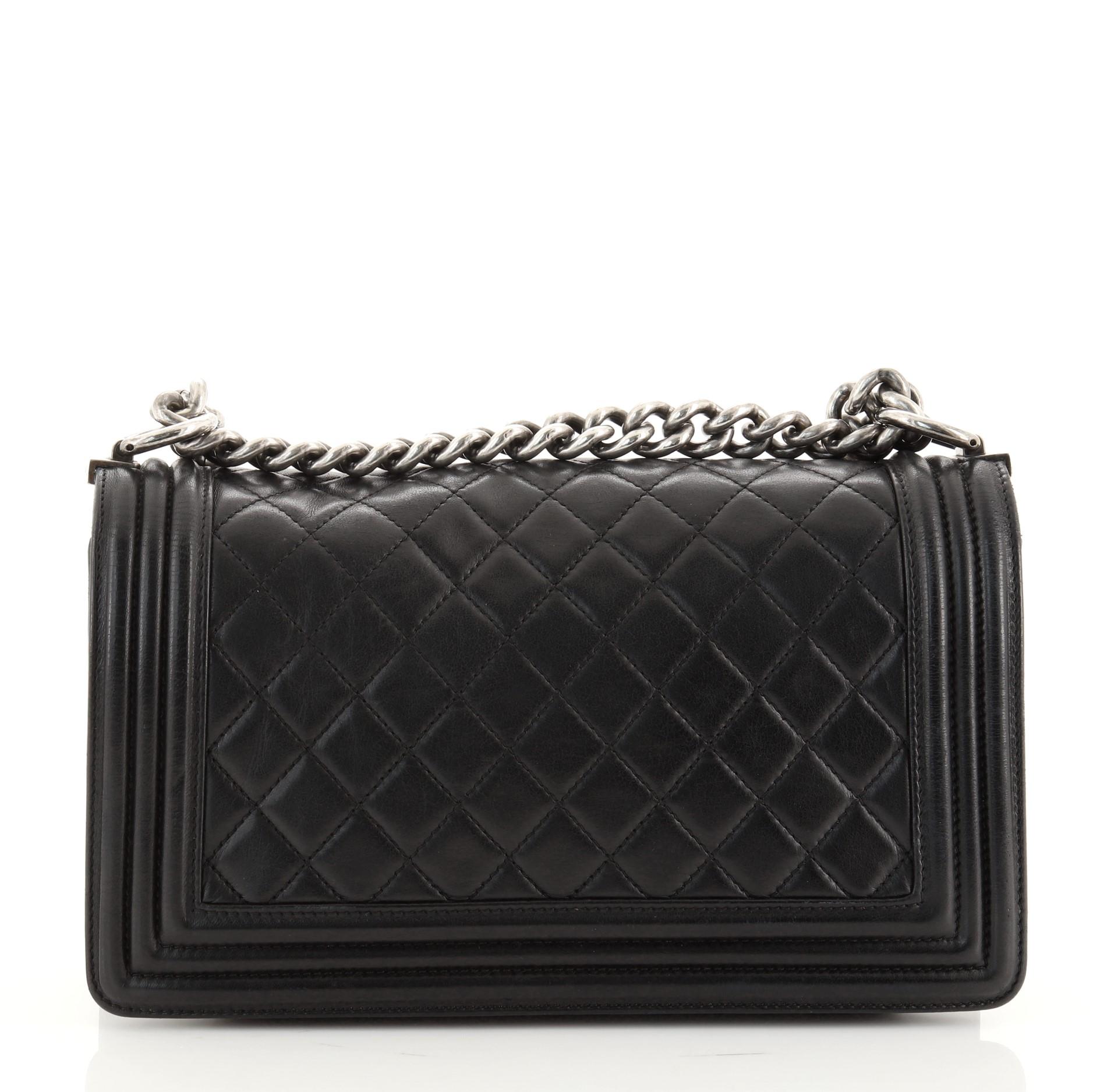 Chanel Boy Flap Bag Gestepptes Lammfell Old Medium im Zustand „Gut“ in NY, NY