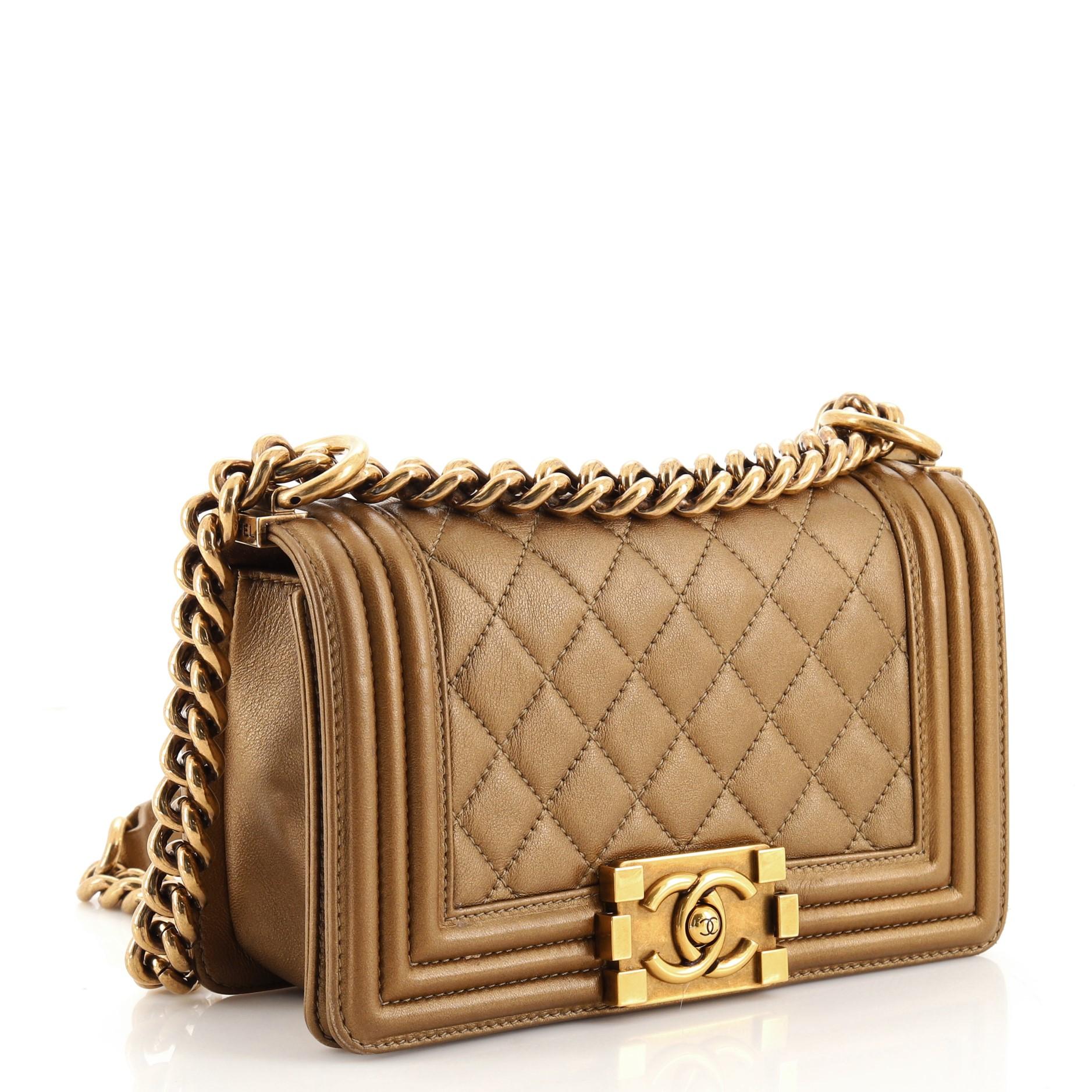 Chanel Boy Klappentasche aus gestepptem Lammfell (Braun)
