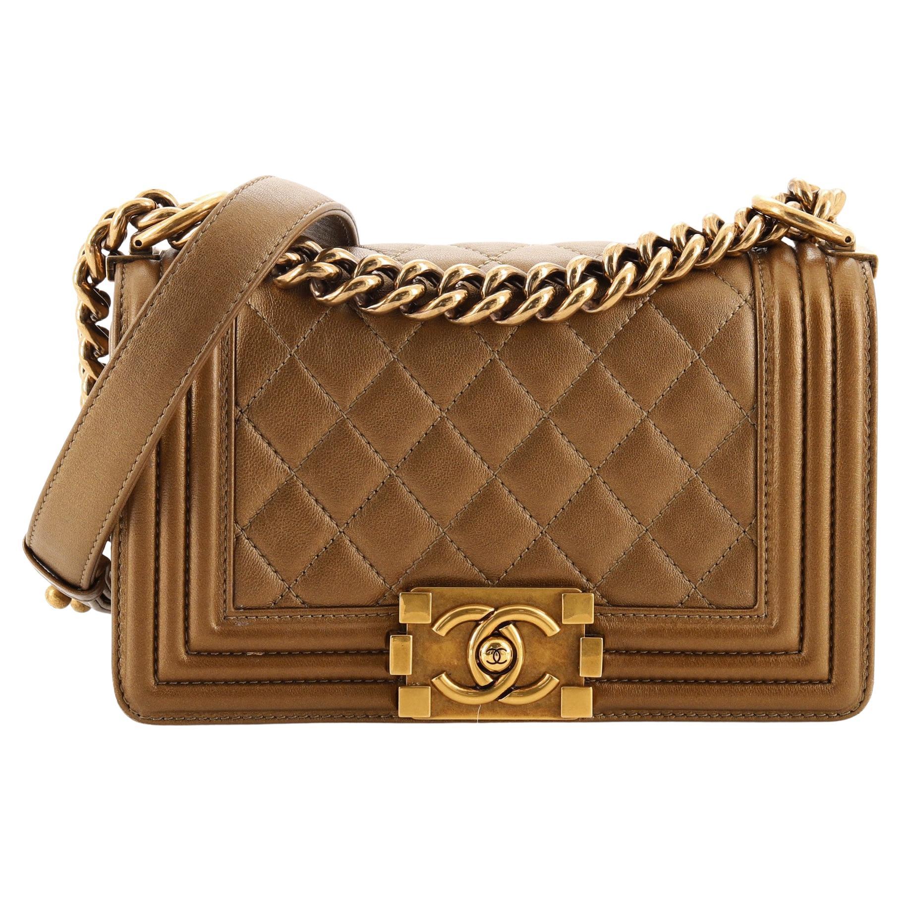 Chanel Boy Klappentasche aus gestepptem Lammfell
