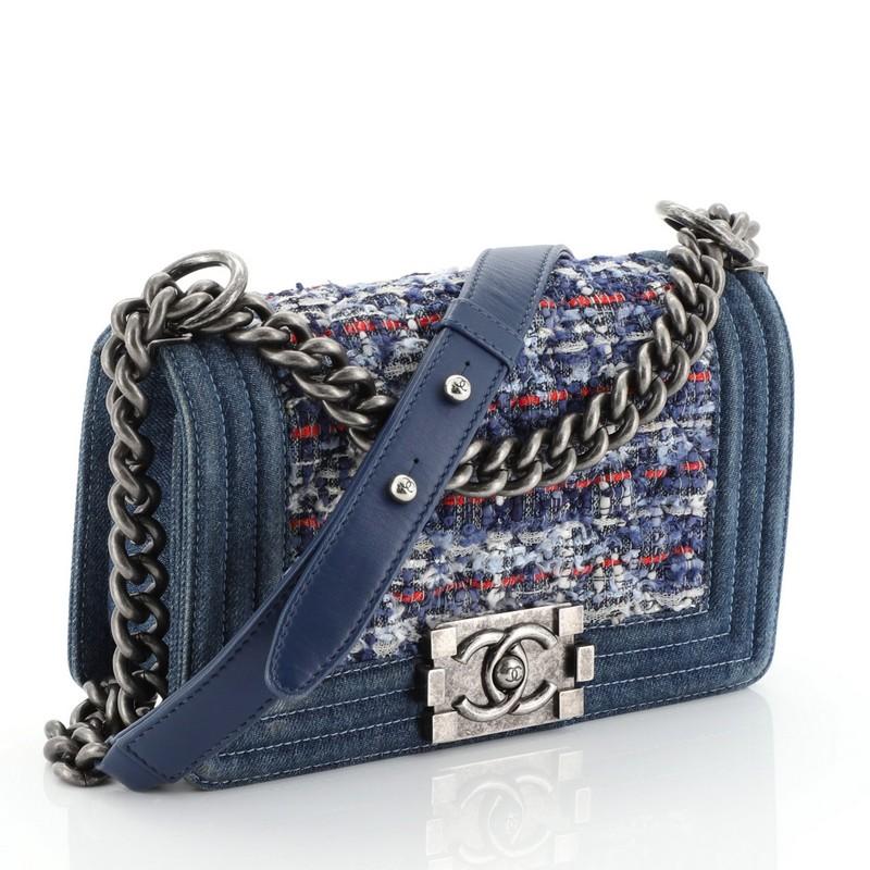 This Chanel Boy Flap Bag Quilted Tweed With Denim Small, crafted in blue multicolor tweed with denim, features a chunky chain link strap with leather pad and aged silver-tone hardware. Its Boy push-lock closure opens to a blue leather interior with