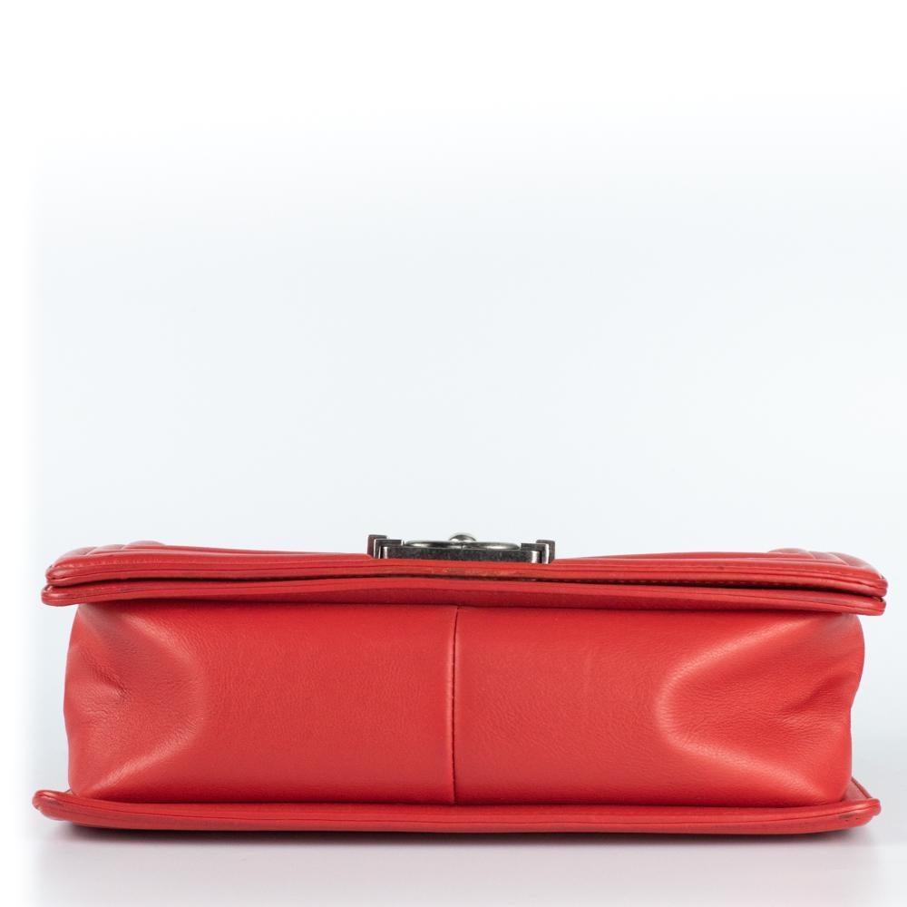 Chanel, Boy in red leather  In Good Condition In Clichy, FR