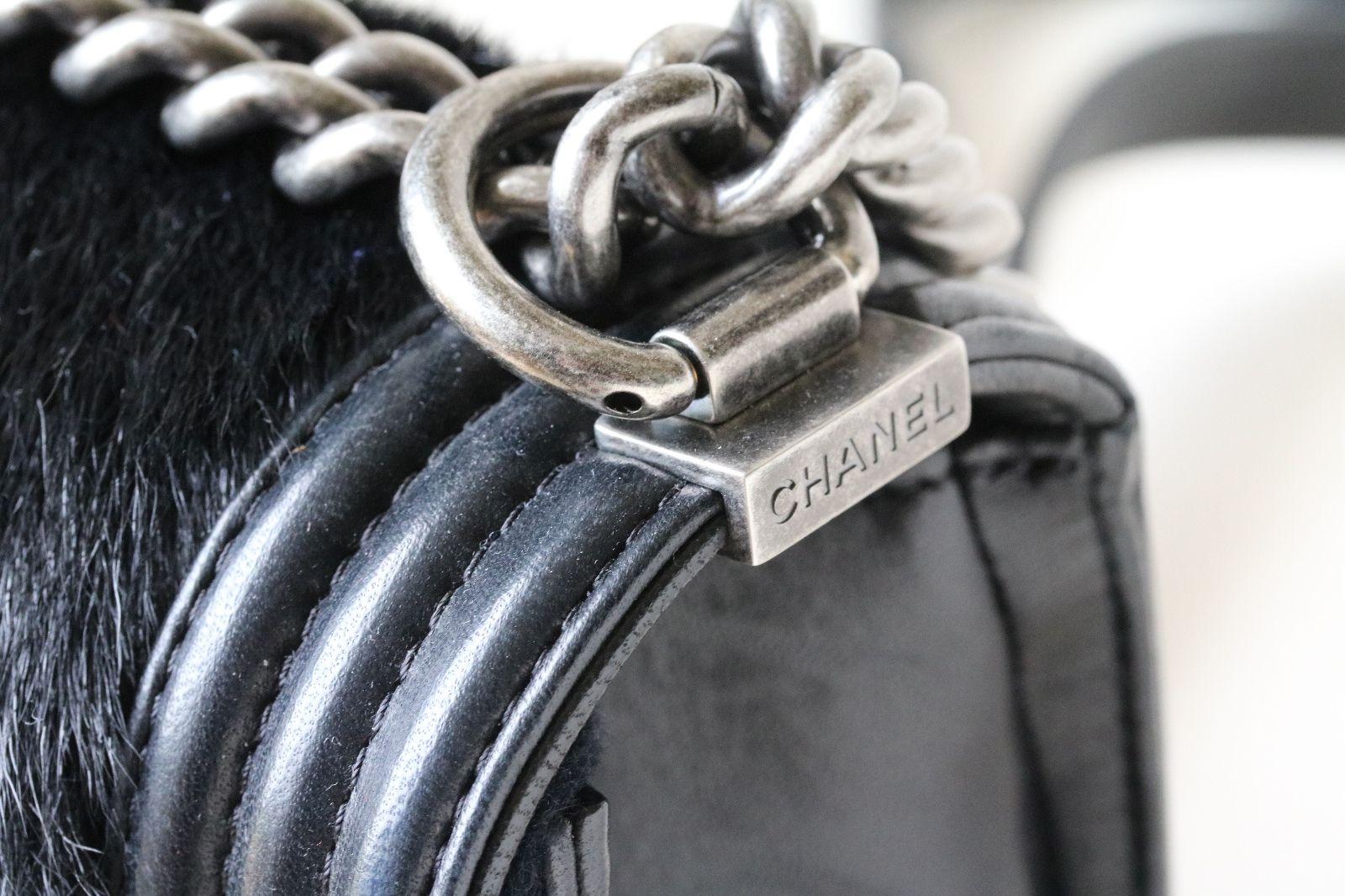 Noir Sac Boy moyen celtique avec peau de chèvre et cheveux Chanel