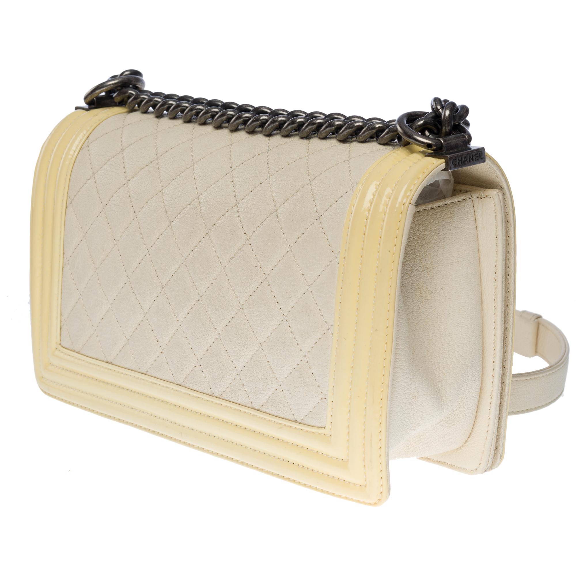 Chanel Boy medium shoulder bag in beige caviar & Yellow patent leather, SHW For Sale 1