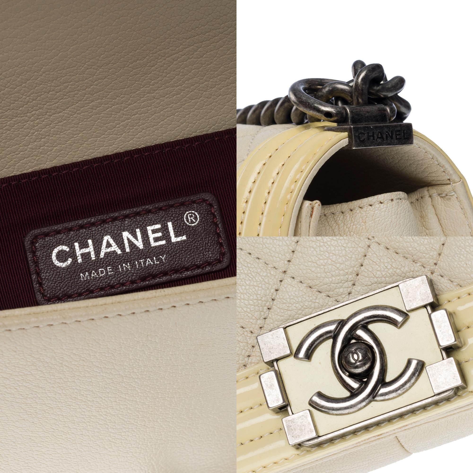 Chanel Boy medium shoulder bag in beige caviar & Yellow patent leather, SHW For Sale 2