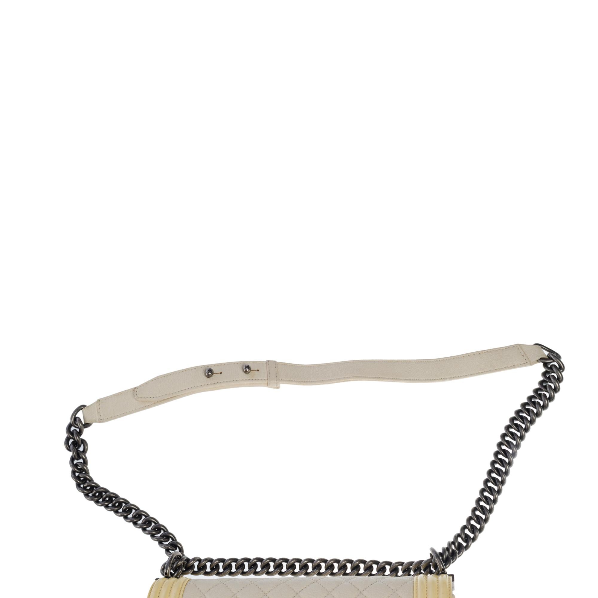 Chanel Boy medium shoulder bag in beige caviar & Yellow patent leather, SHW For Sale 5