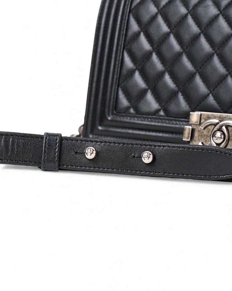 Chanel Boy Medium Trapuntata Nera in vendita 10