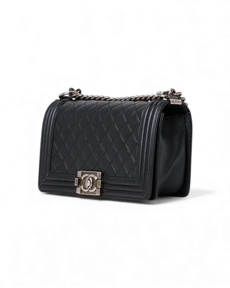 Chanel Boy Medium Trapuntata Nera In condizioni ottime in vendita a Torre Del Greco, IT