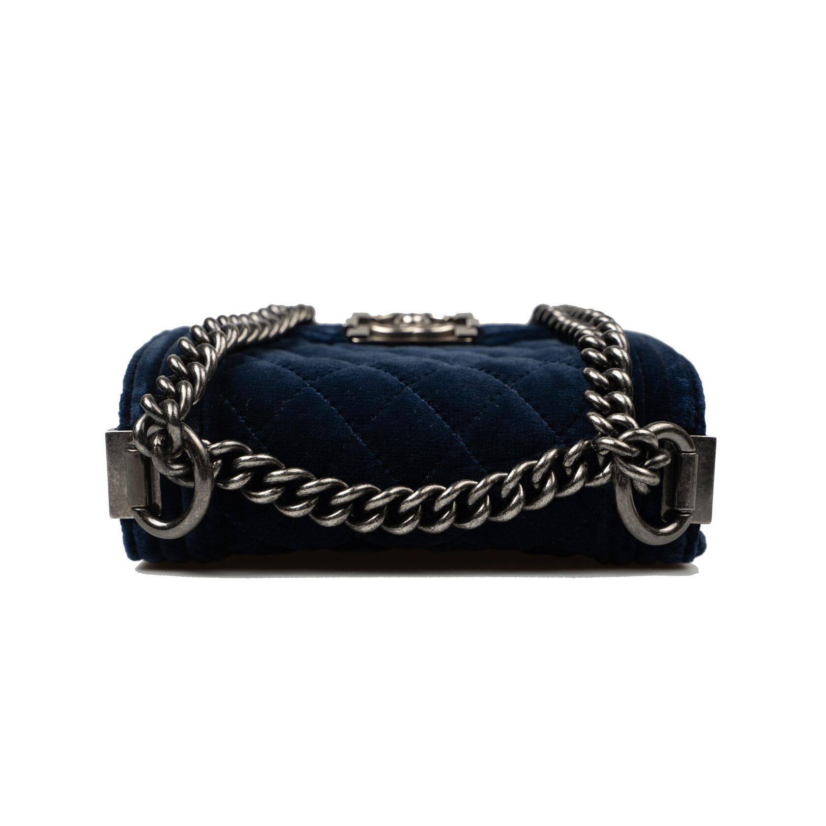 Chanel Boy Micro aus Samt im Angebot 3