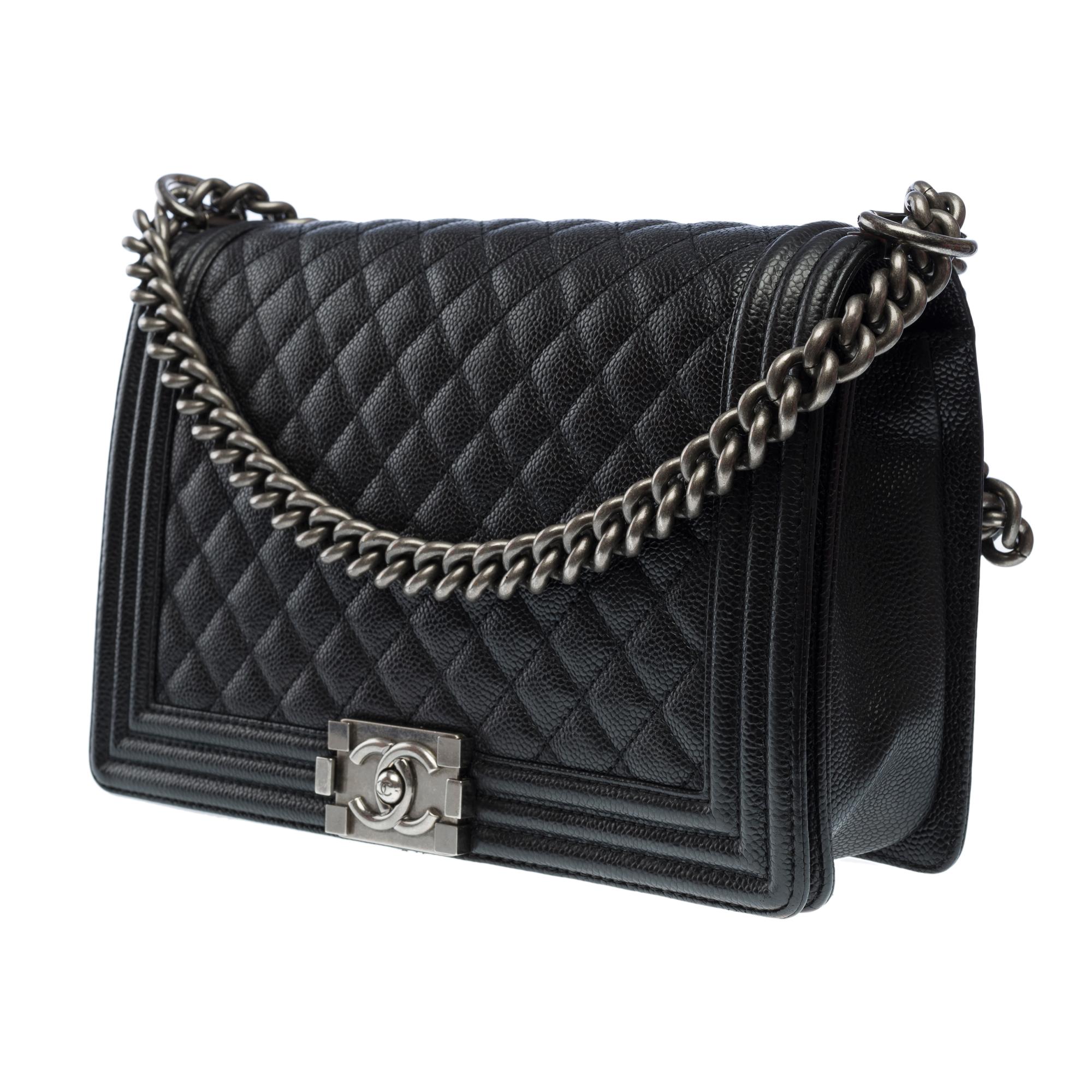 Women's Chanel Boy New medium shoulder bag in black caviar quilted leather, SHW ! For Sale