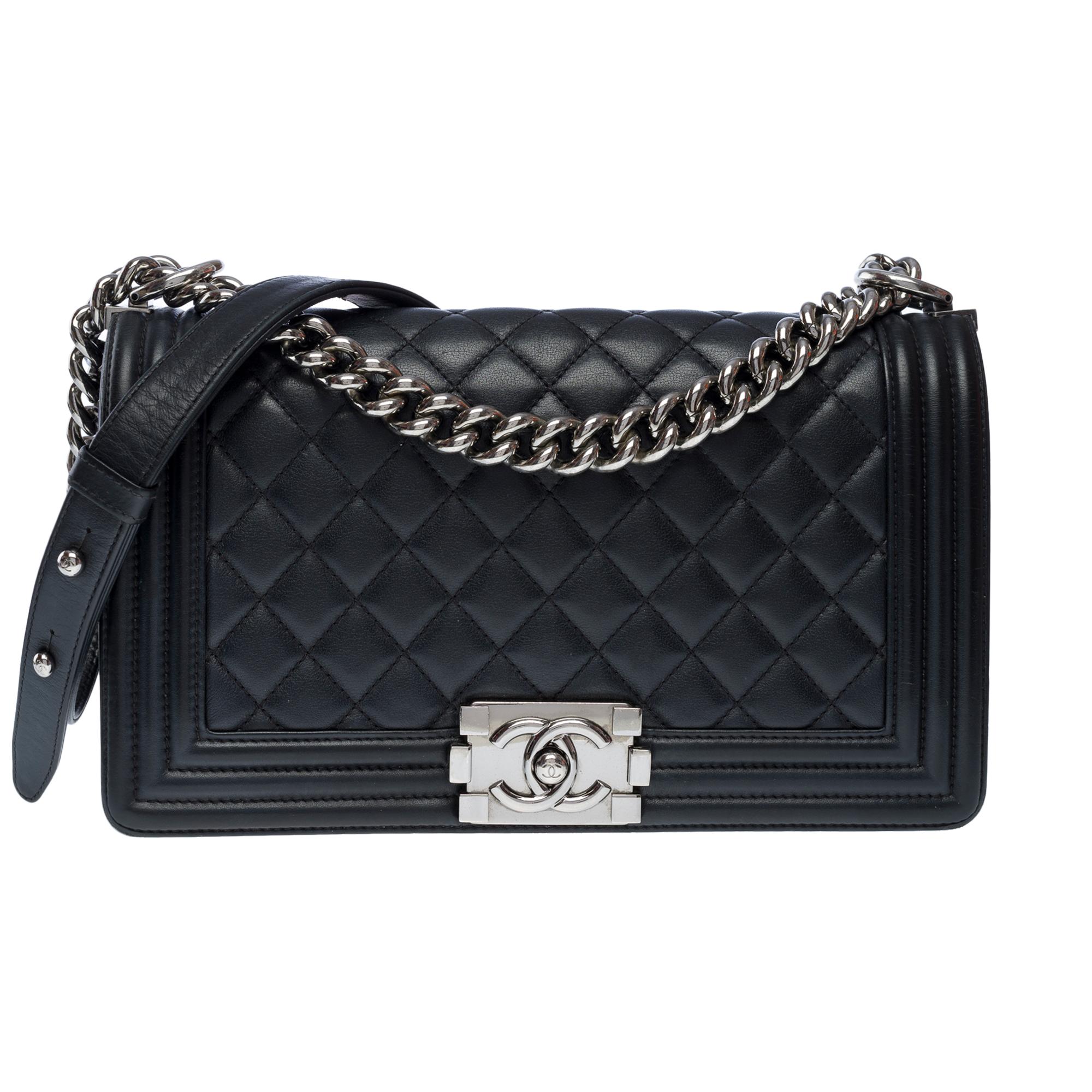 ¡Bolso Chanel Boy New mediano en piel acolchada de cordero negra, PHW ! Negro en venta