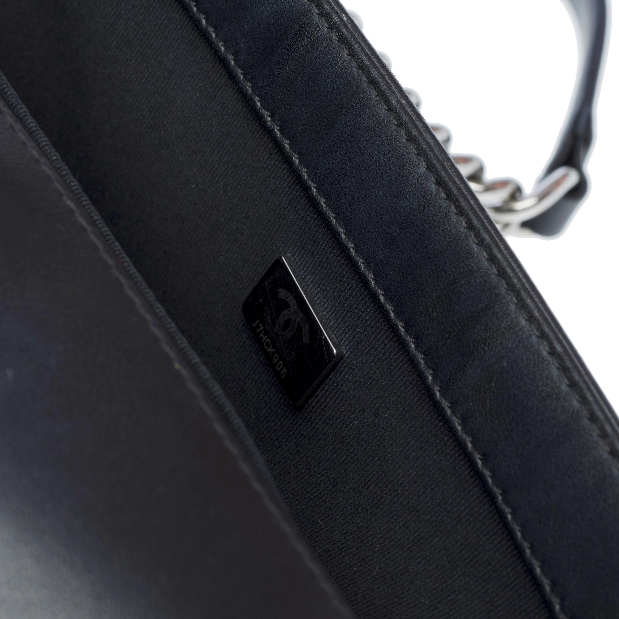 ¡Bolso Chanel Boy New mediano en piel acolchada de cordero negra, PHW ! en venta 3