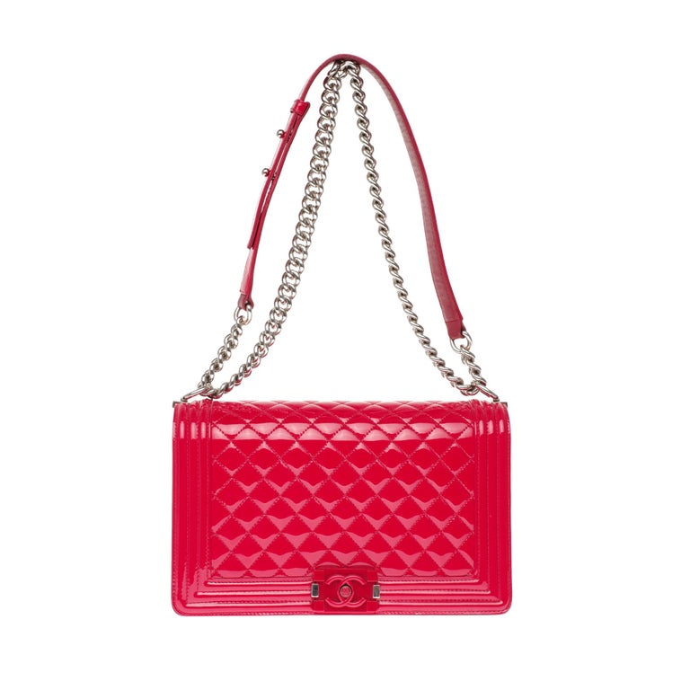 Chanel Boy New medium(28 cm) shoulder bag in red quilted patent